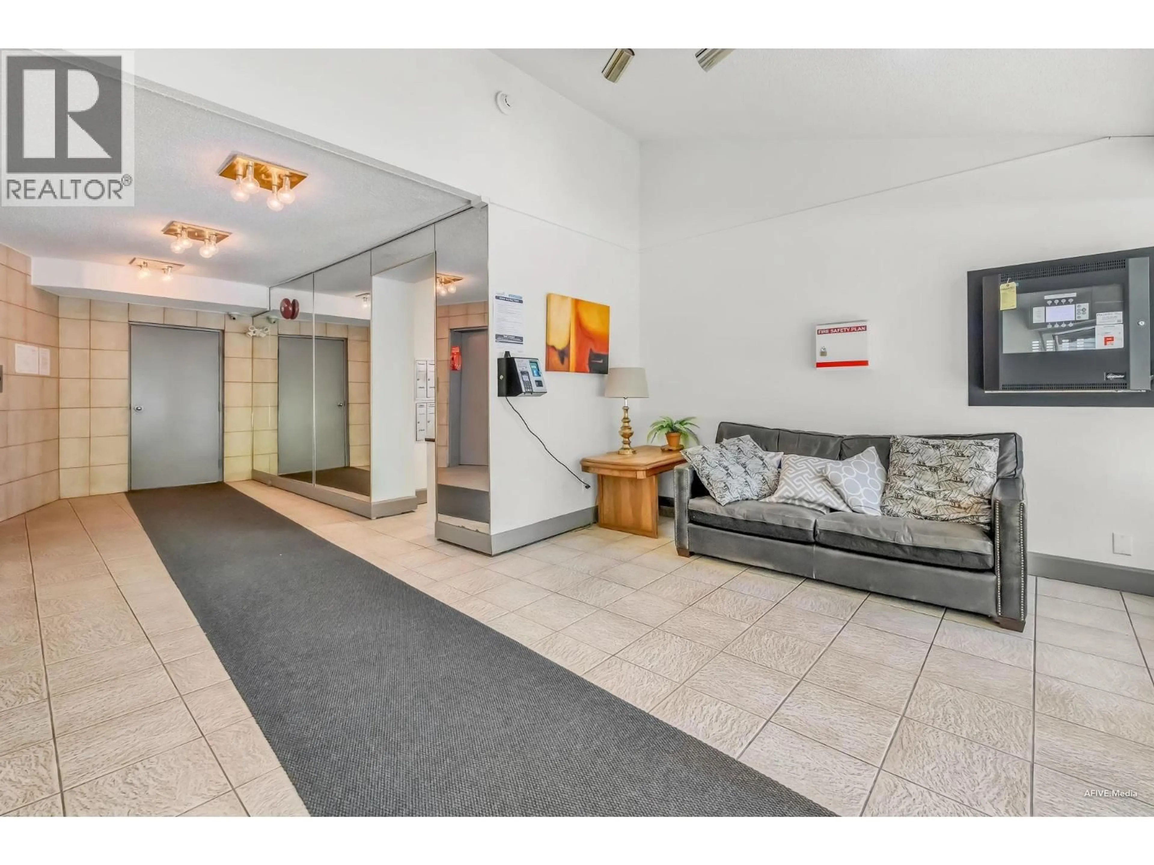 Indoor foyer for 205 - 8740 CITATION DRIVE, Richmond British Columbia V6Y3A3