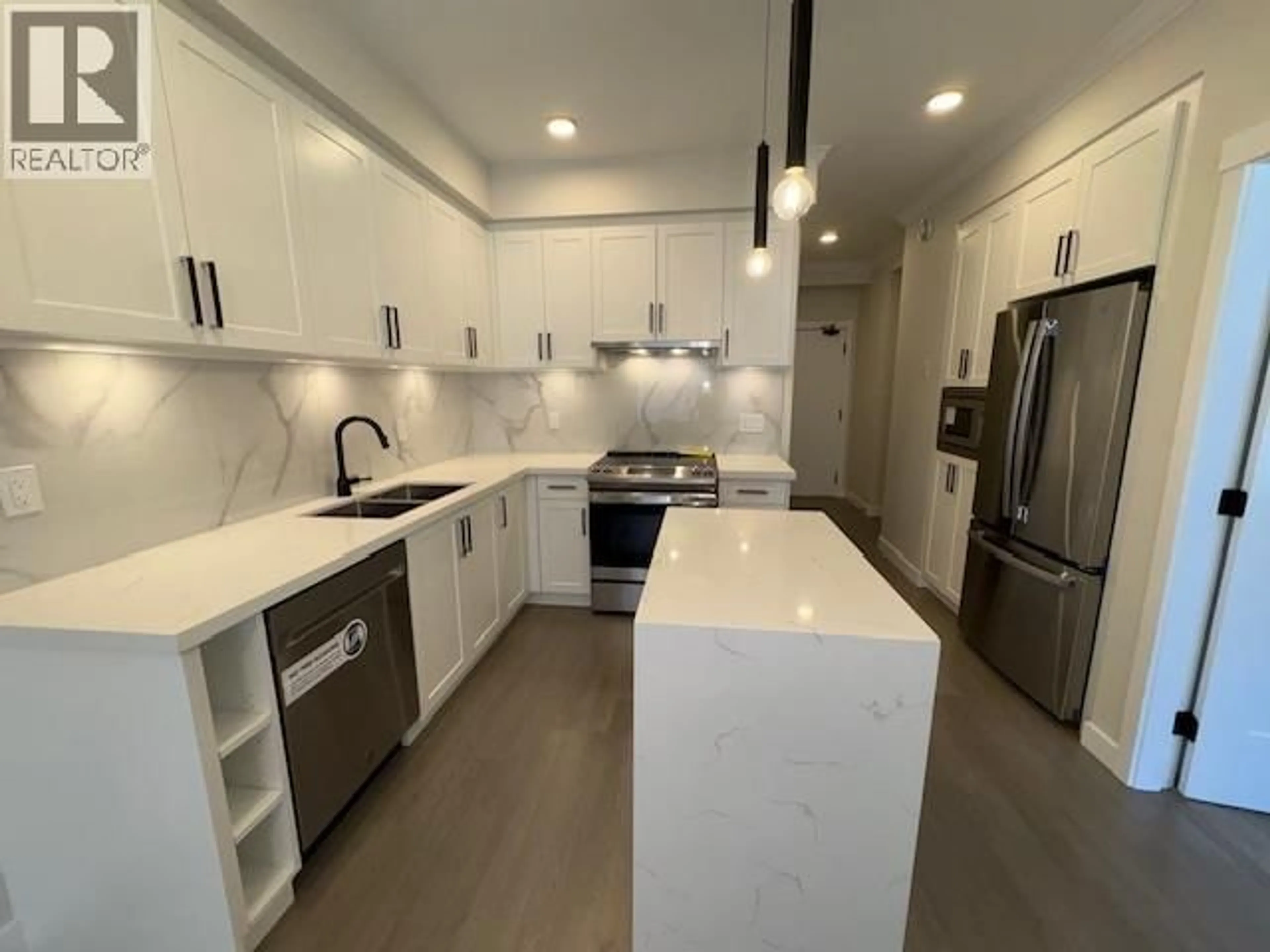 Open concept kitchen, ceramic/tile floor for 303 - 12133 223 STREET, Maple Ridge British Columbia V2X5Y6