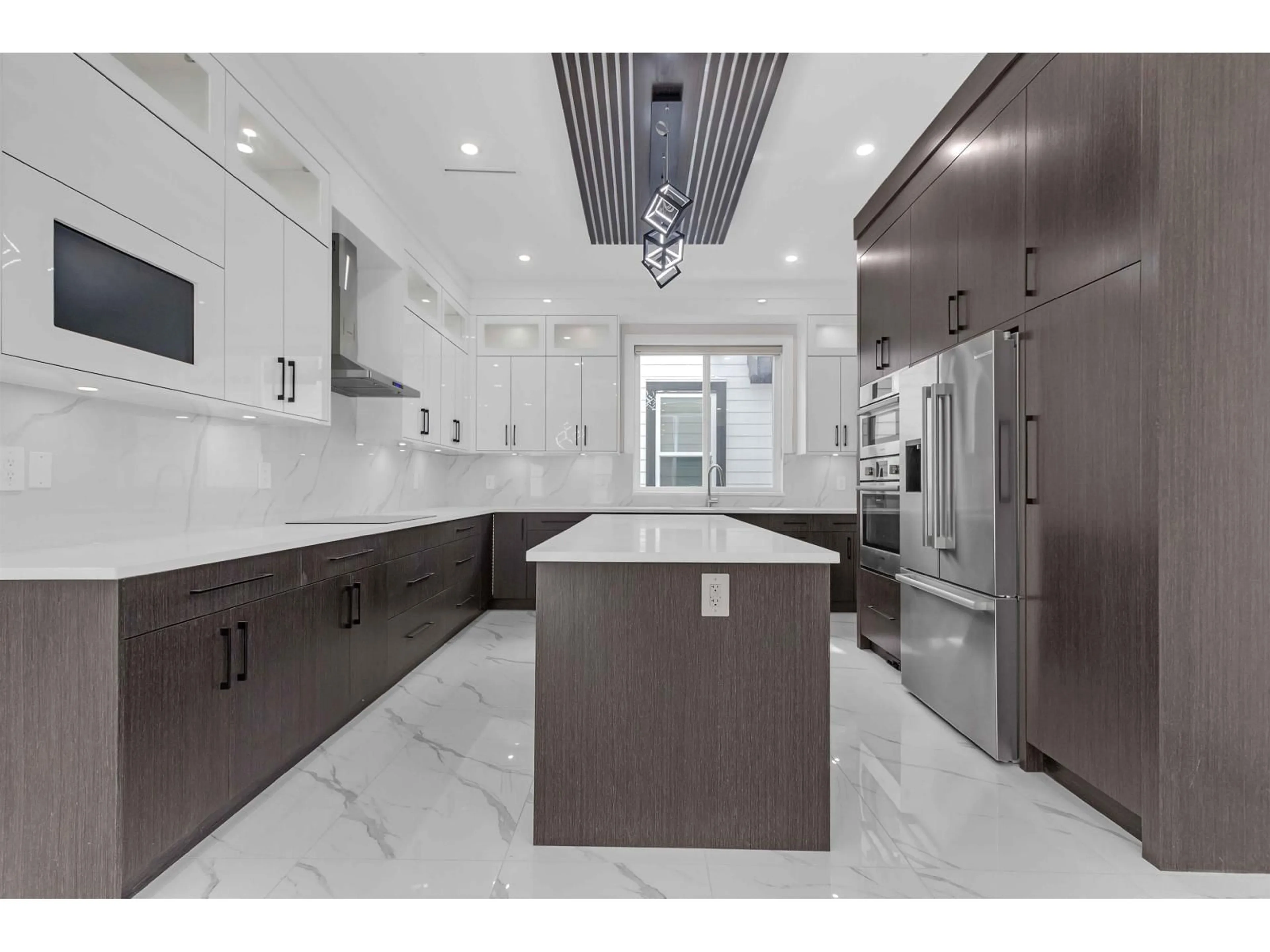 Contemporary kitchen, ceramic/tile floor for 5942 168 STREET, Surrey British Columbia V3S3X6
