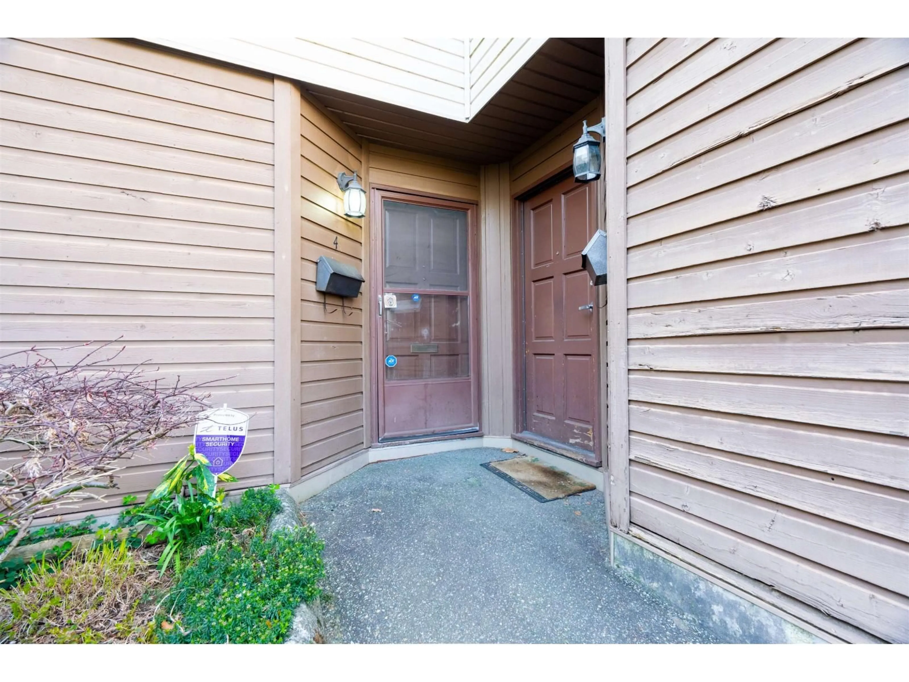 Indoor entryway for 4 - 9400 128 STREET, Surrey British Columbia V3V5N4