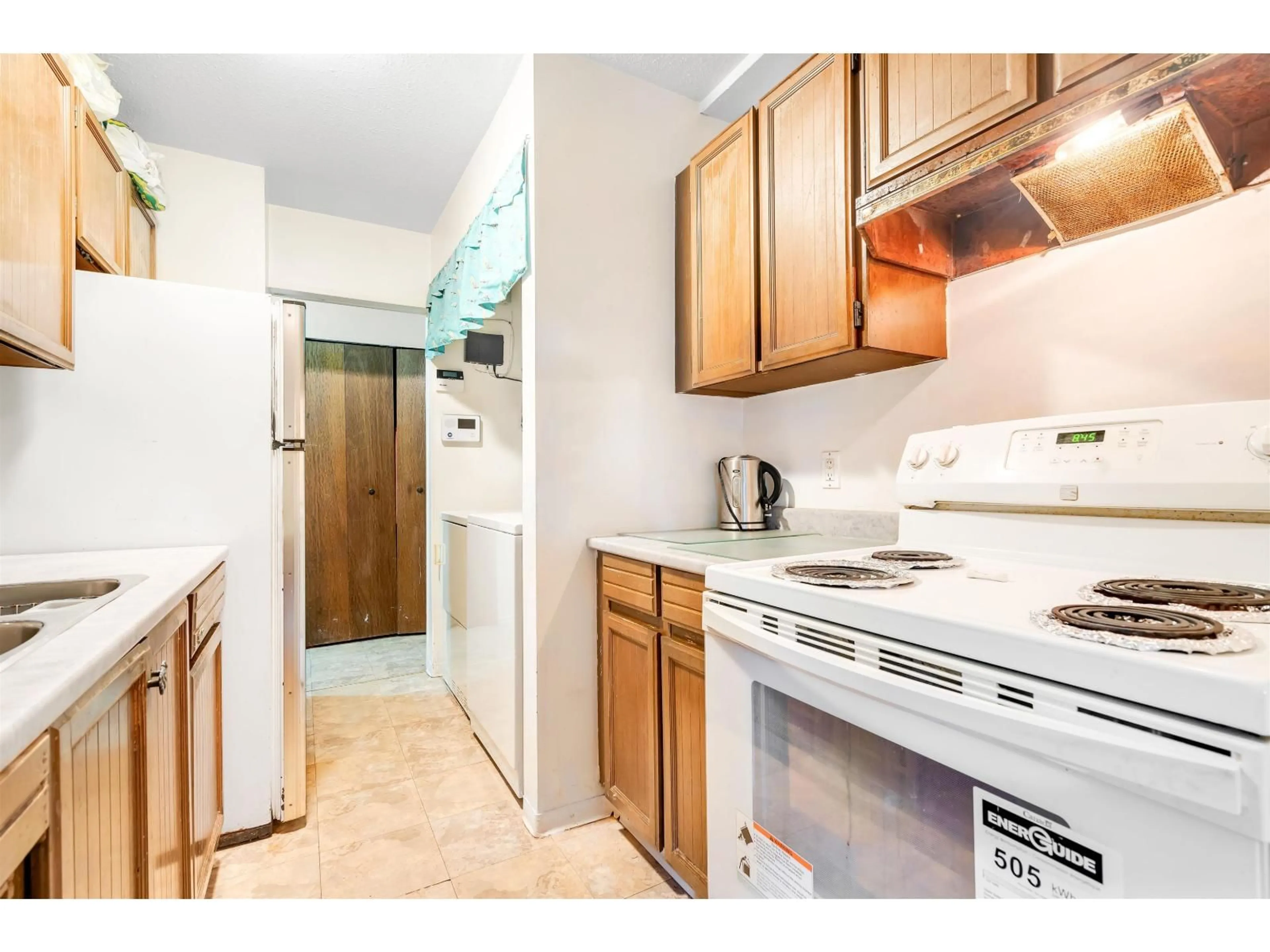 Standard kitchen, unknown for 4 - 9400 128 STREET, Surrey British Columbia V3V5N4