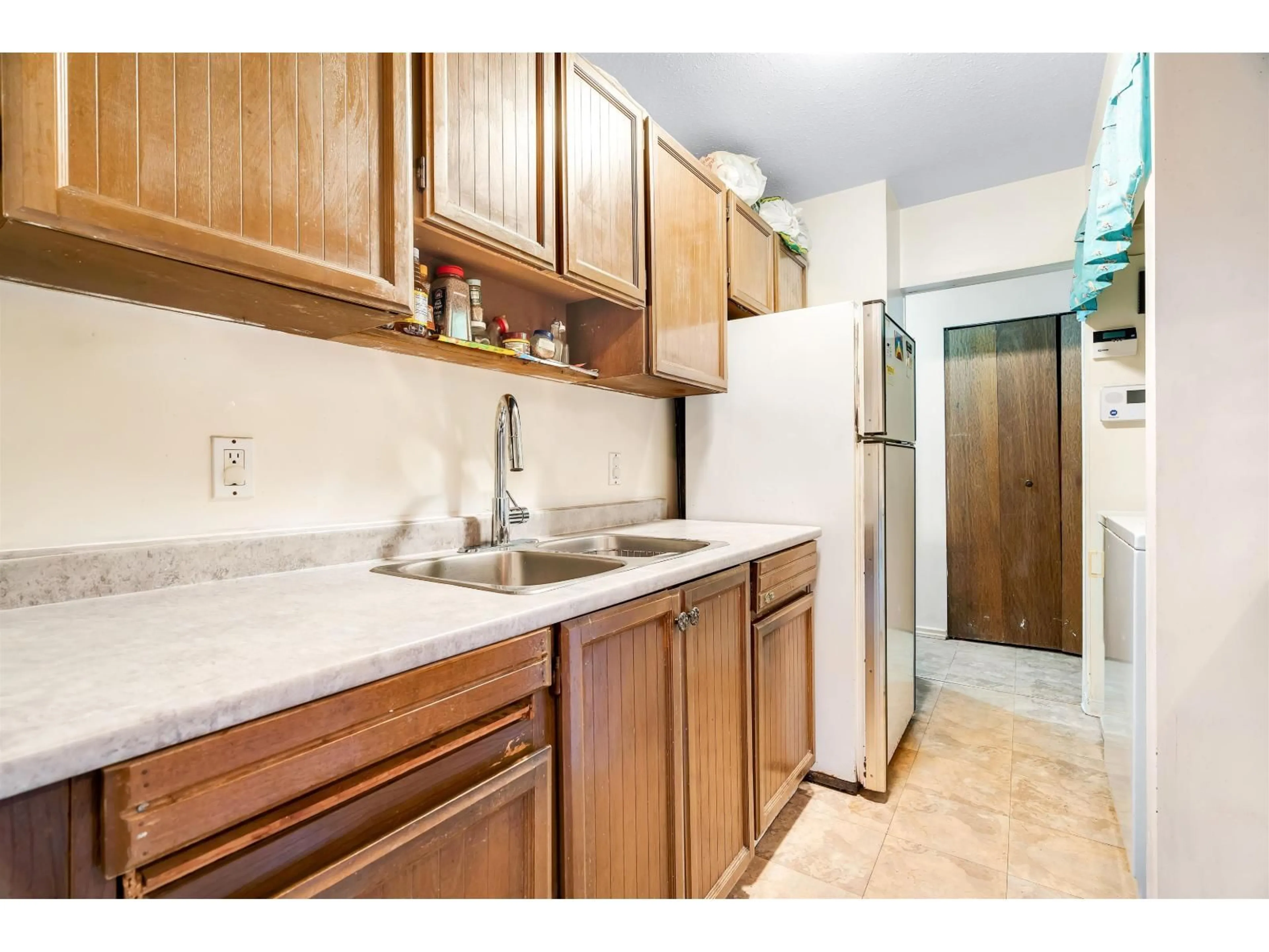 Standard kitchen, ceramic/tile floor for 4 - 9400 128 STREET, Surrey British Columbia V3V5N4