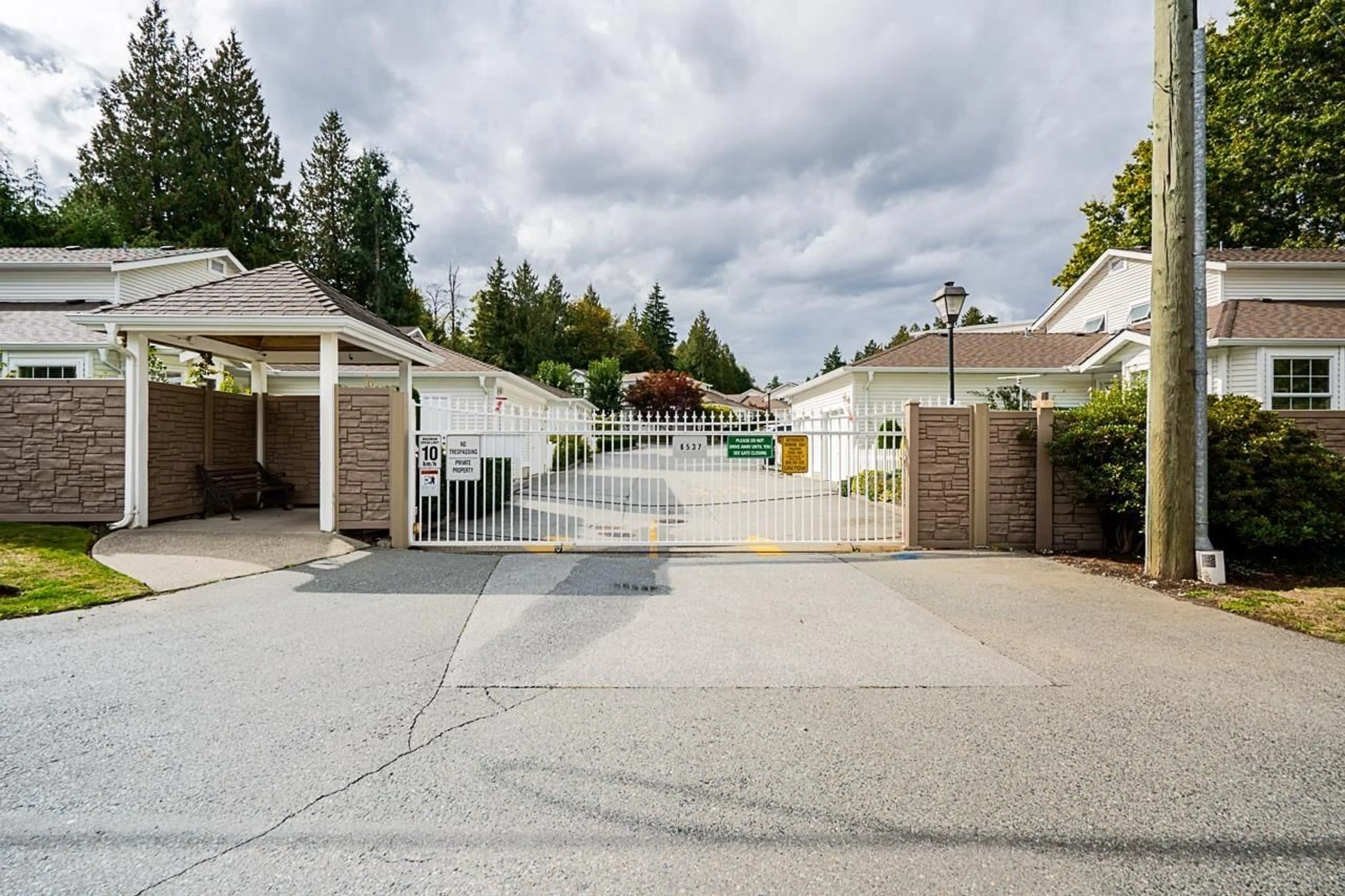 Unknown for 3 - 6537 138TH STREET, Surrey British Columbia V3W0C2