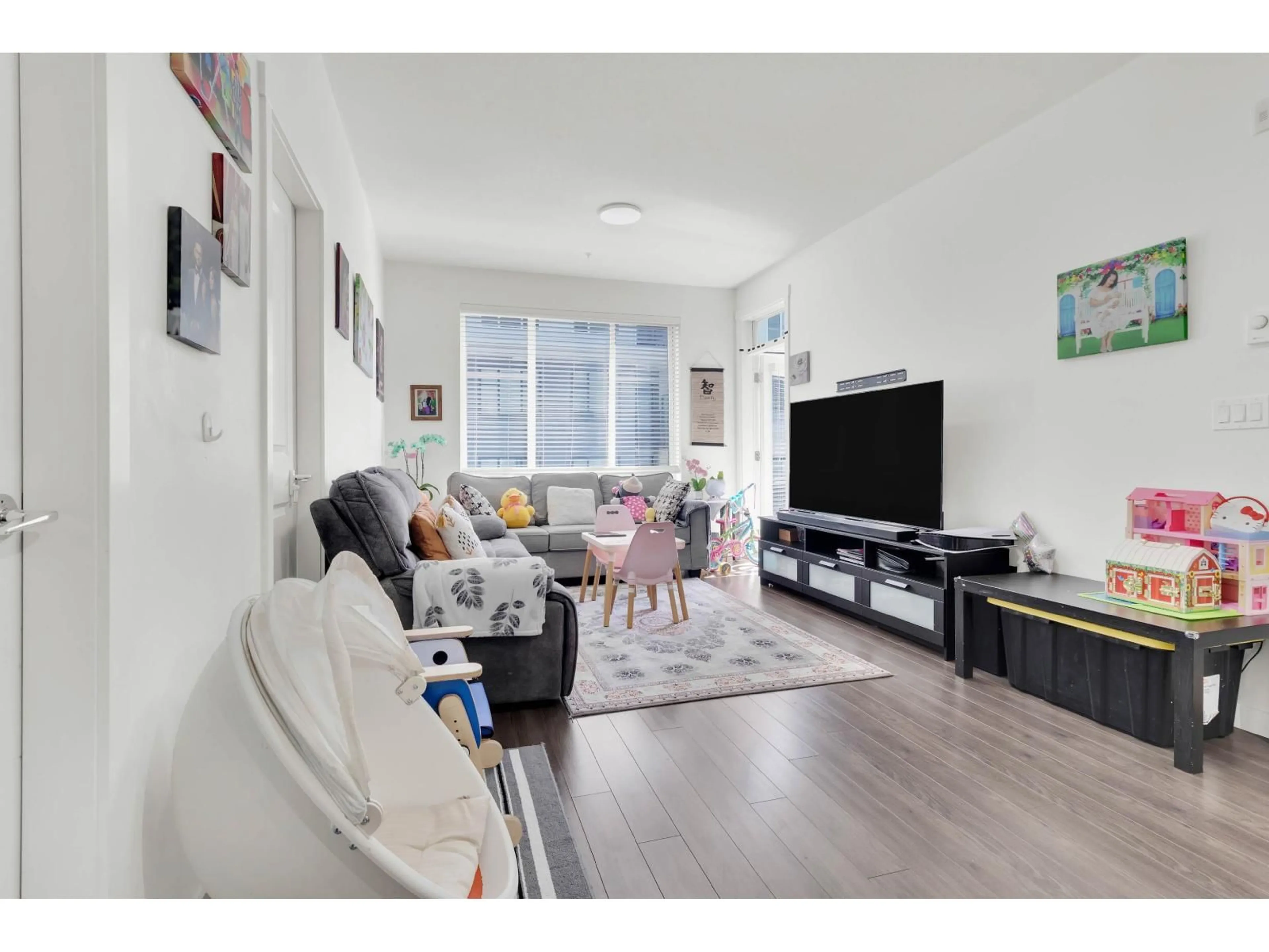 Living room with furniture, unknown for 408 - 15815 85 AVENUE, Surrey British Columbia V4N6X5