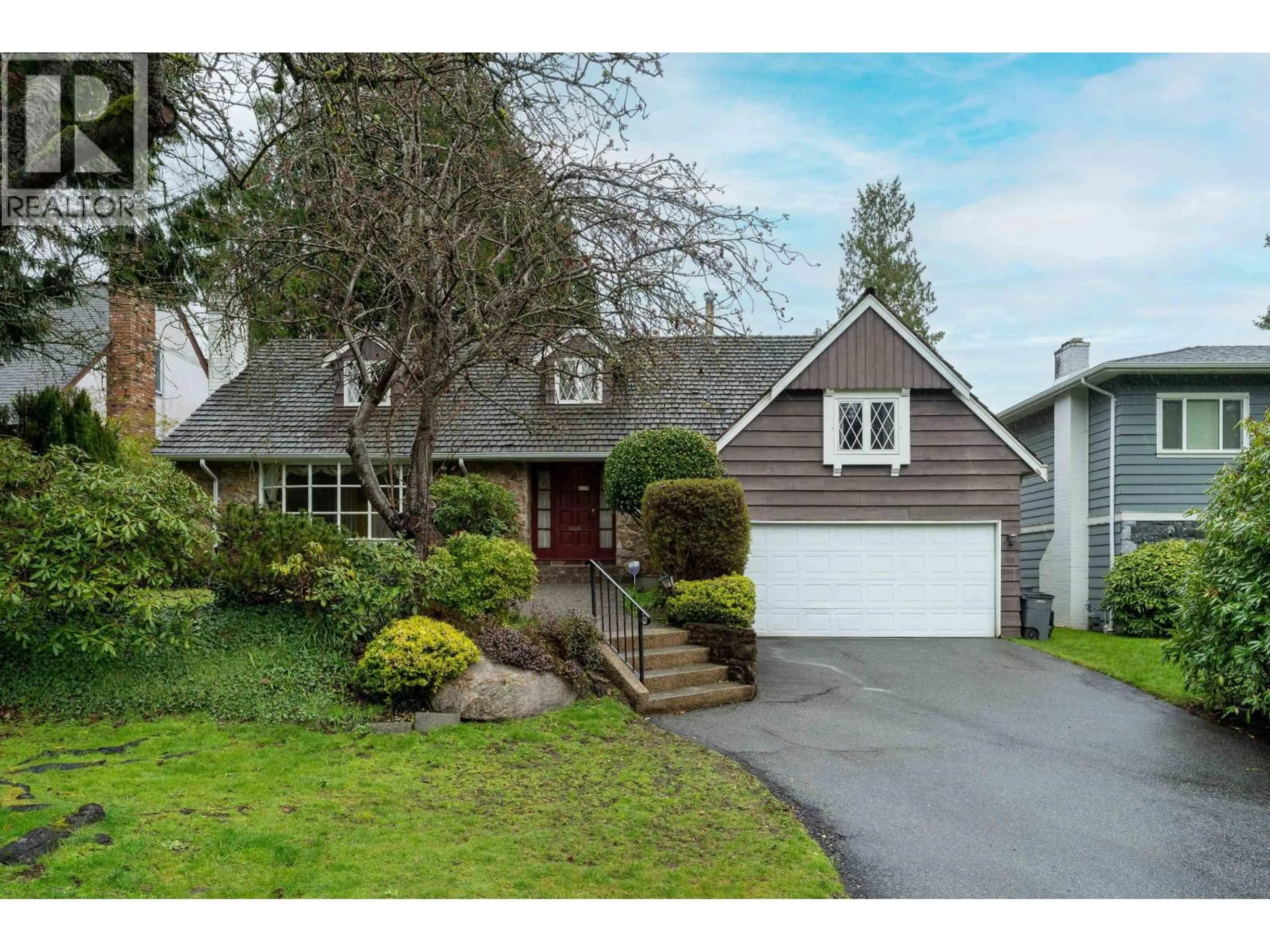 Home with vinyl exterior material, street for 6076 HOLLAND STREET, Vancouver British Columbia V6N2B3