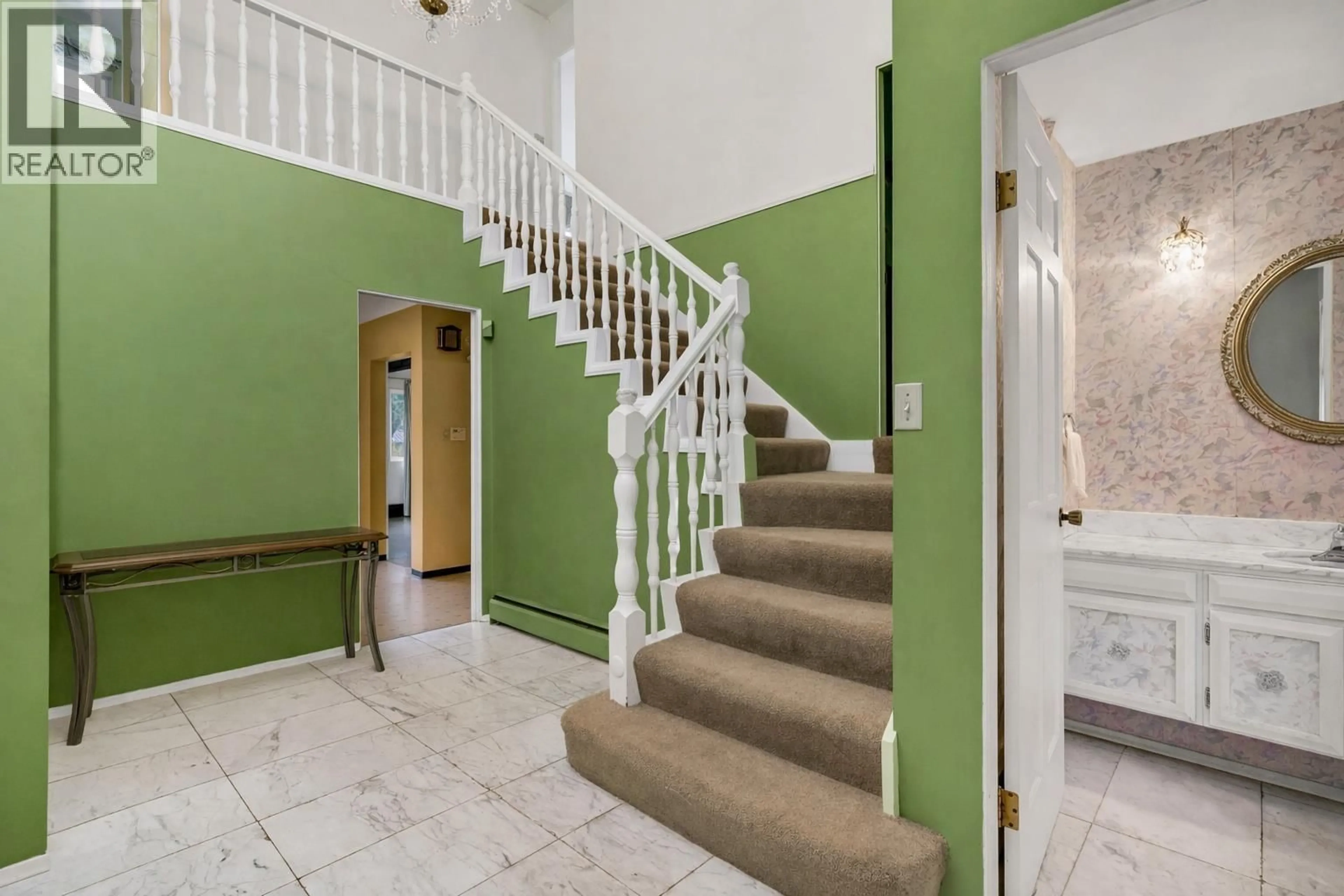 Indoor foyer for 6076 HOLLAND STREET, Vancouver British Columbia V6N2B3