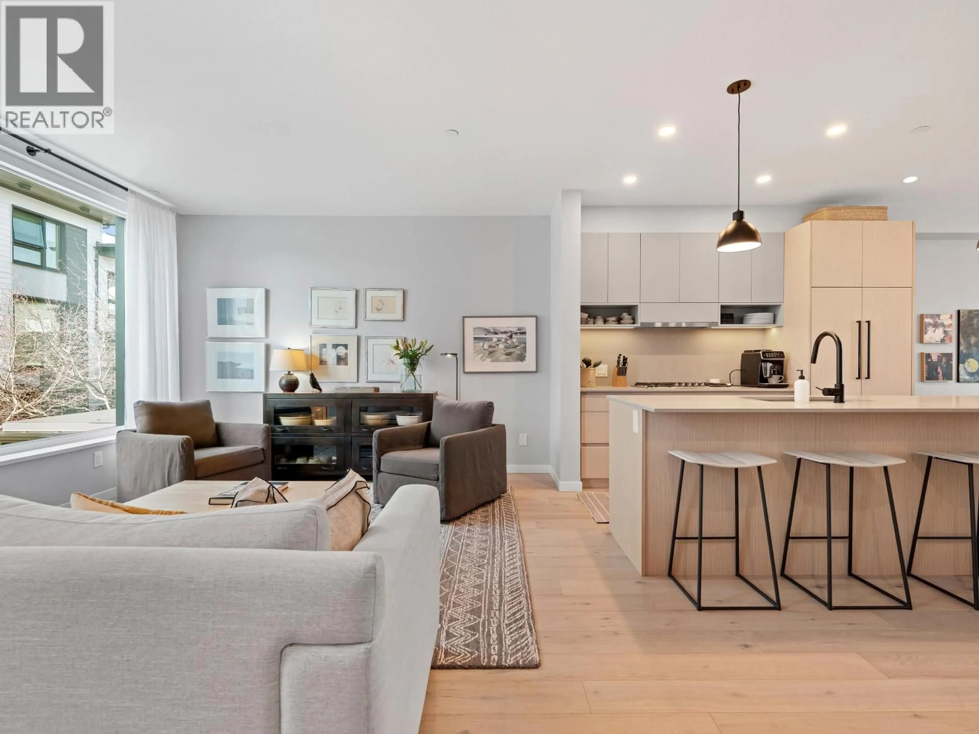 Open concept kitchen, unknown for 31 - 528 2ND STREET, North Vancouver British Columbia V7L0G8