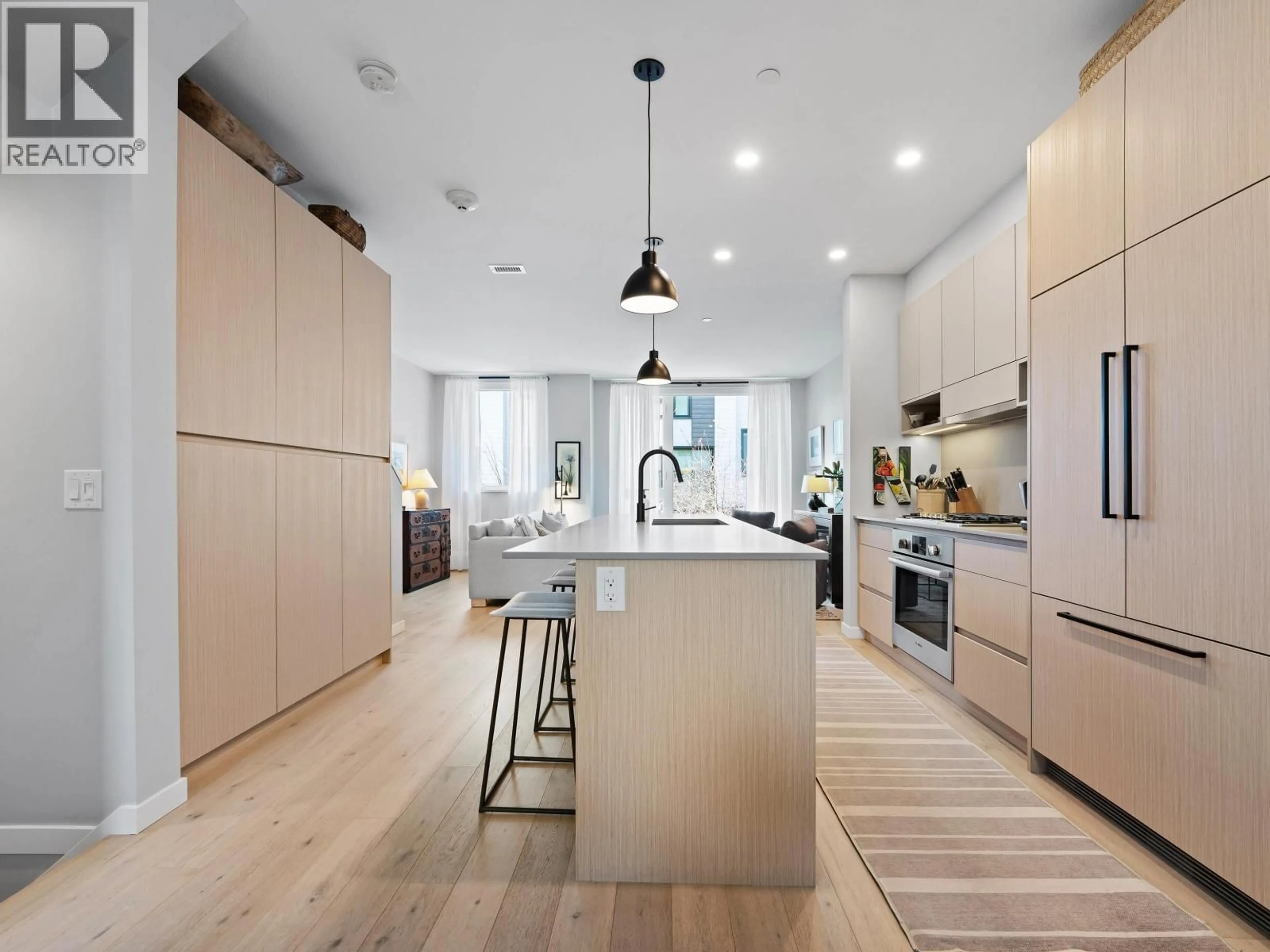 Open concept kitchen, unknown for 31 - 528 2ND STREET, North Vancouver British Columbia V7L0G8