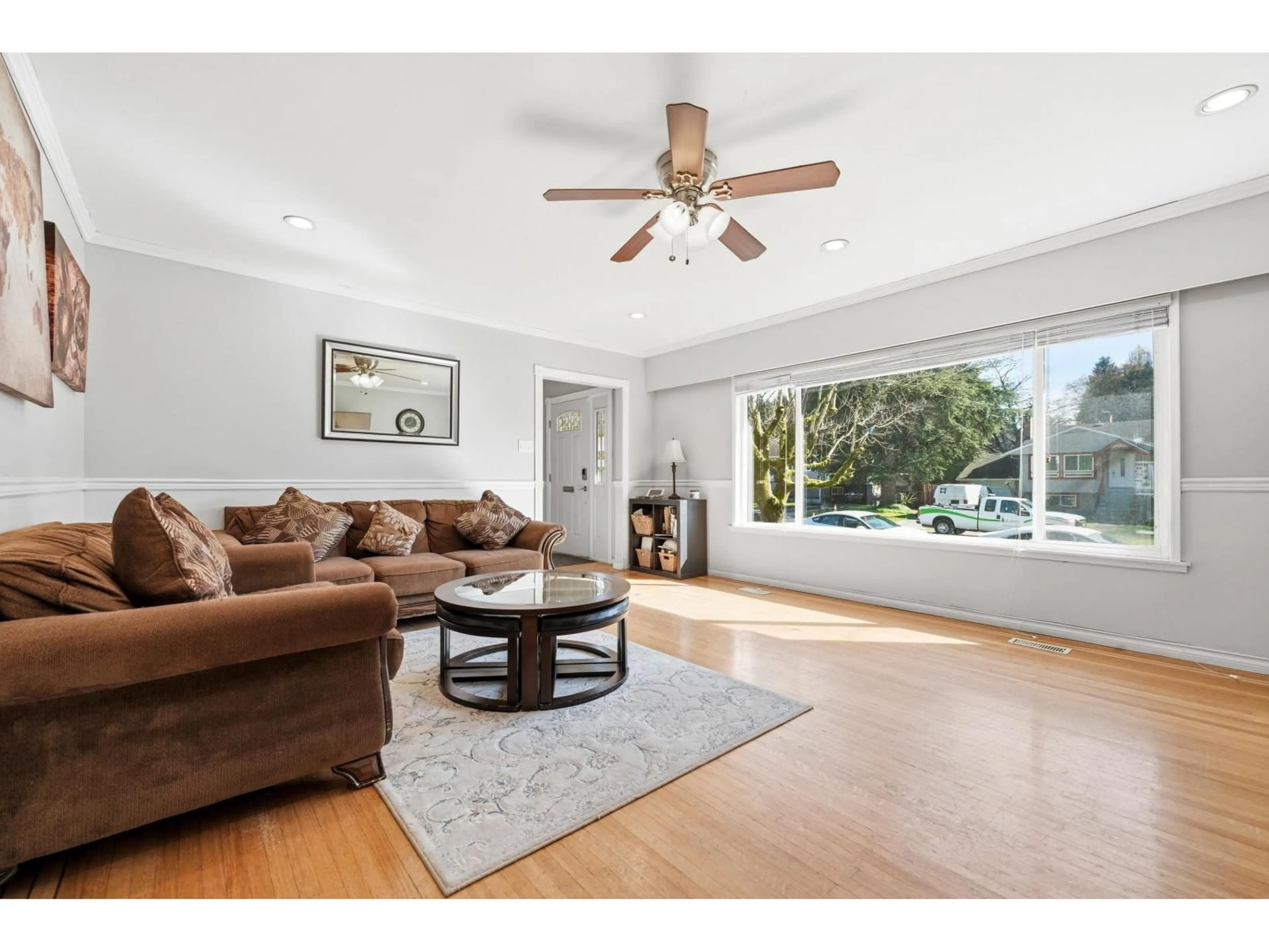 Living room with furniture, unknown for 12967 98A AVENUE, Surrey British Columbia V3T1C3