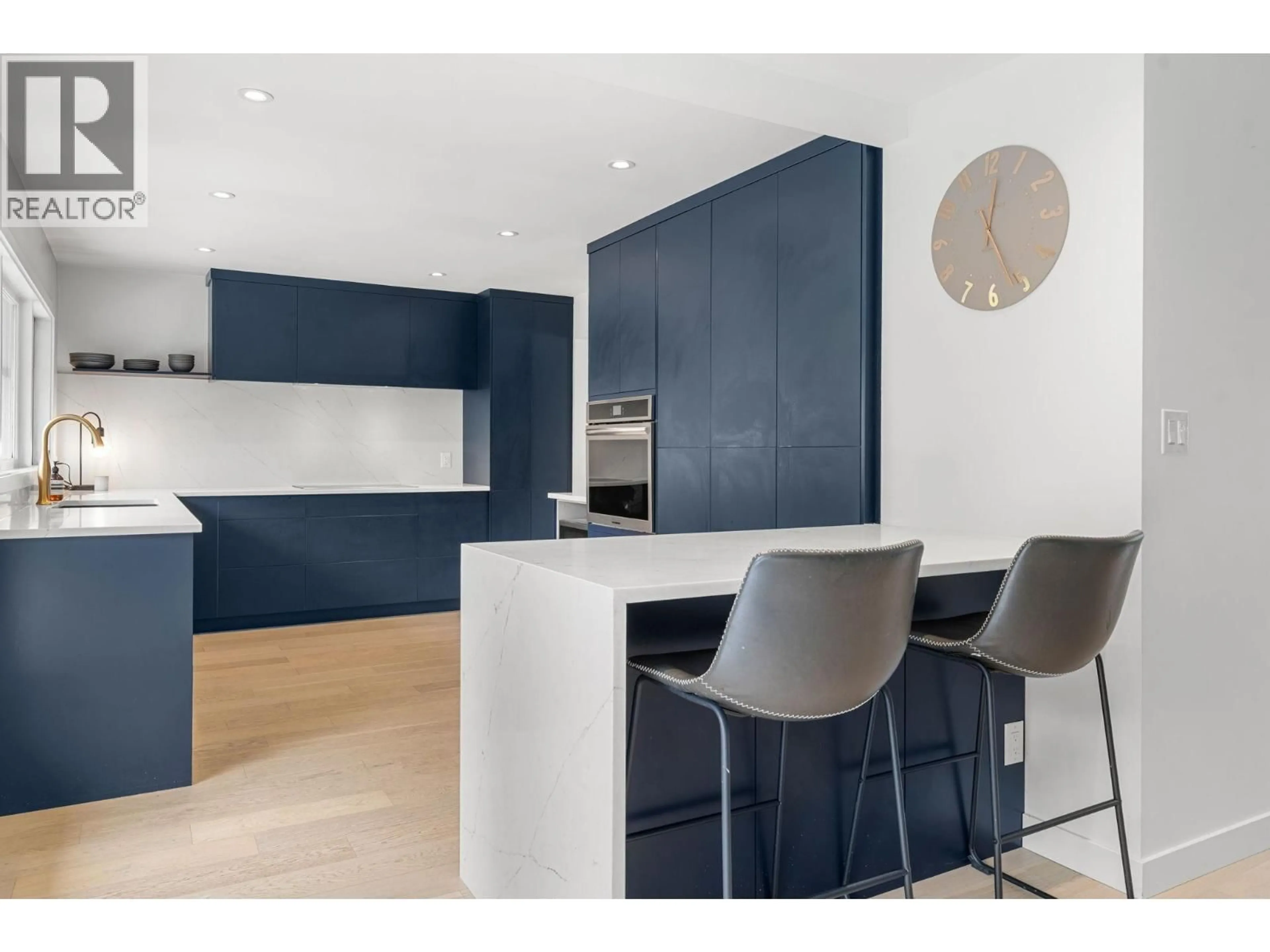 Contemporary kitchen, unknown for 675 BURLEY DRIVE, West Vancouver British Columbia V7T1Z3