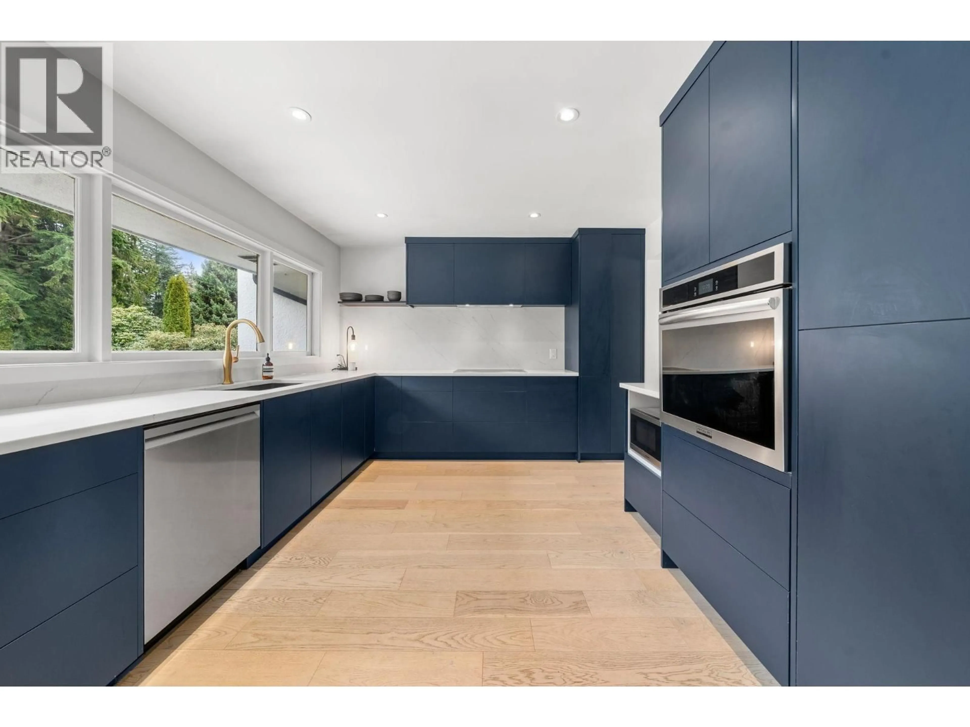 Contemporary kitchen, unknown for 675 BURLEY DRIVE, West Vancouver British Columbia V7T1Z3