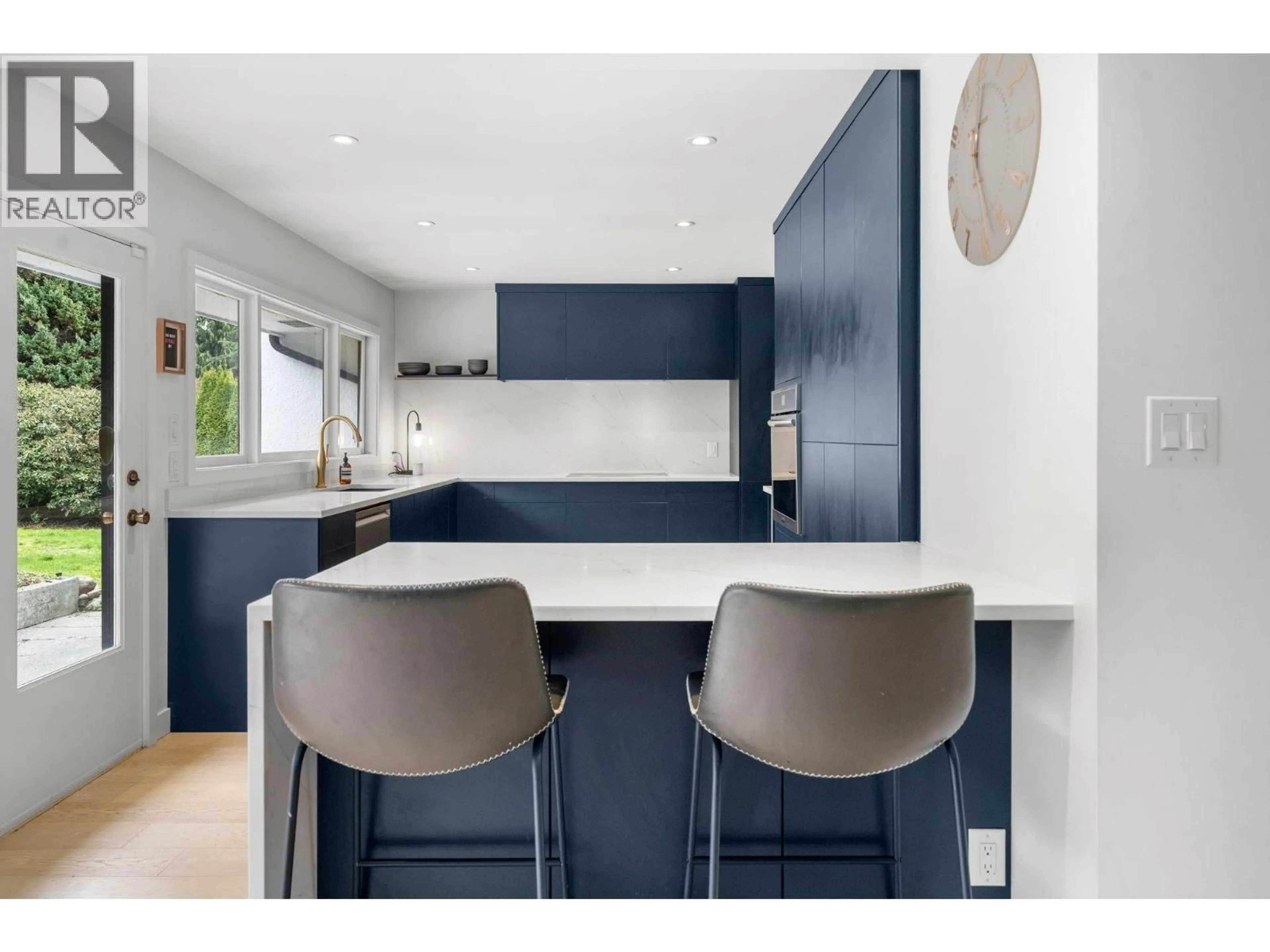 Contemporary kitchen, unknown for 675 BURLEY DRIVE, West Vancouver British Columbia V7T1Z3