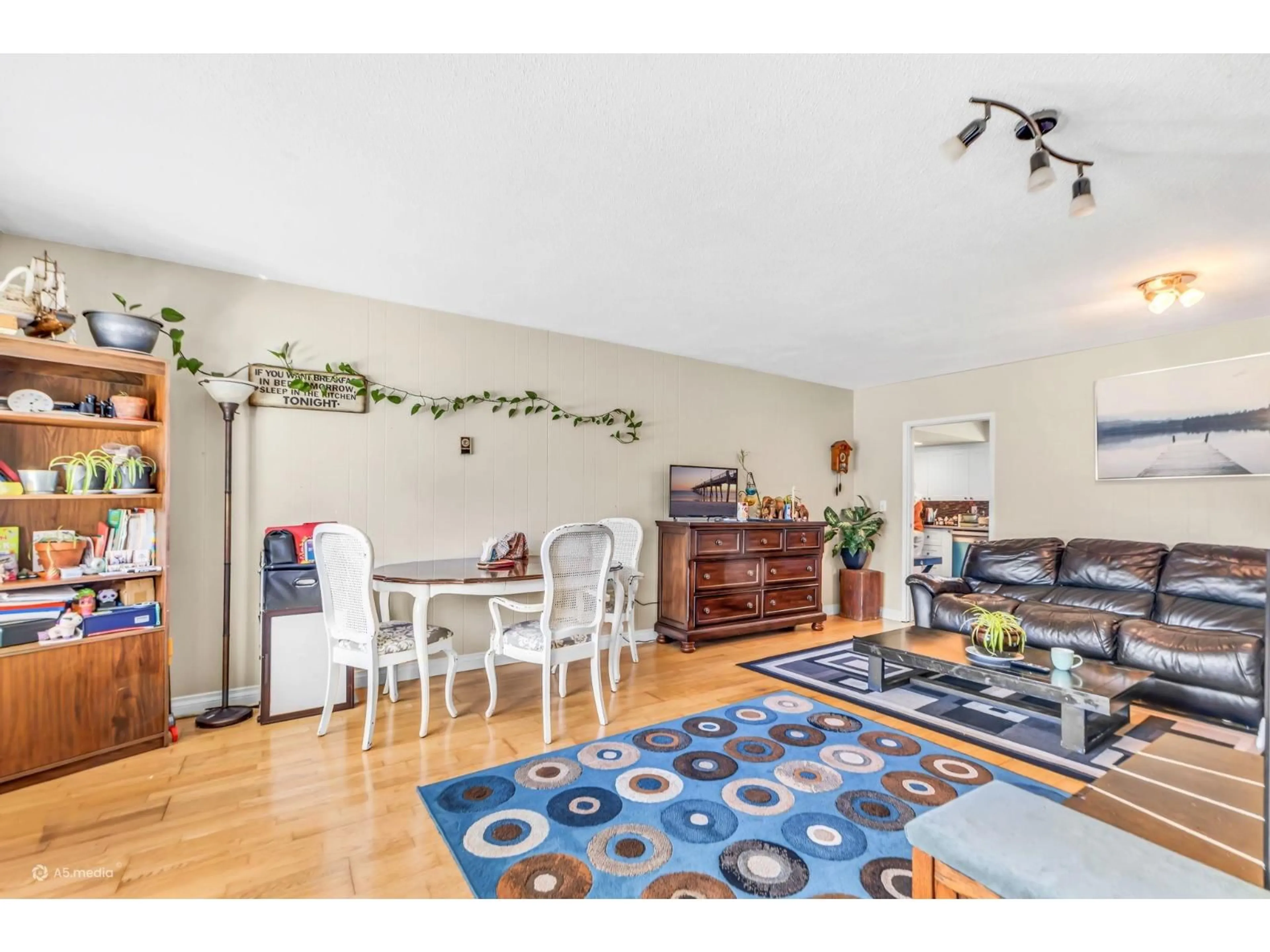 Living room with furniture, unknown for 41965 YARROW CENTRAL ROAD, Yarrow British Columbia V2R5E7