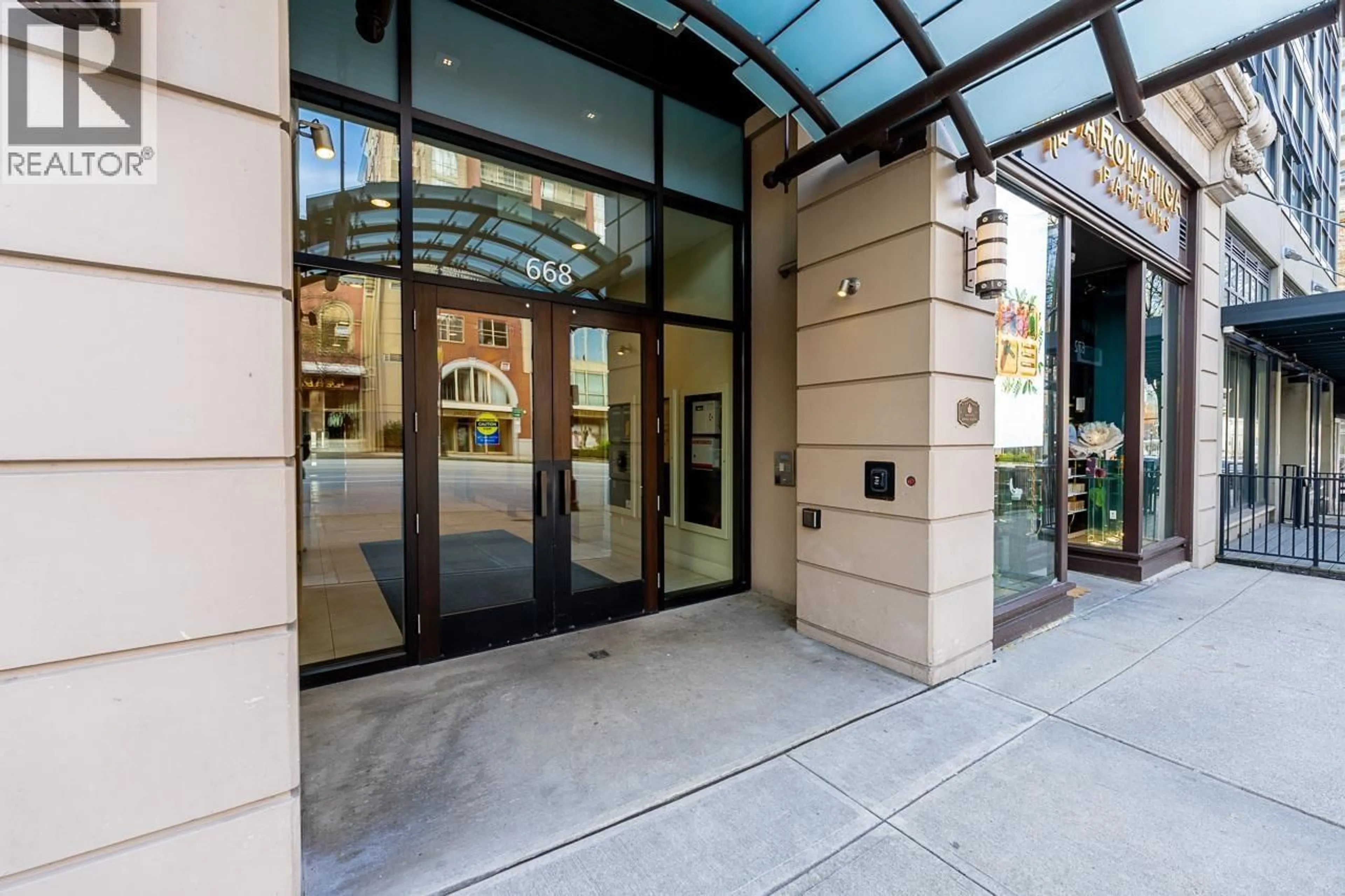 Indoor foyer for 309 - 668 COLUMBIA STREET, New Westminster British Columbia V3M1A9