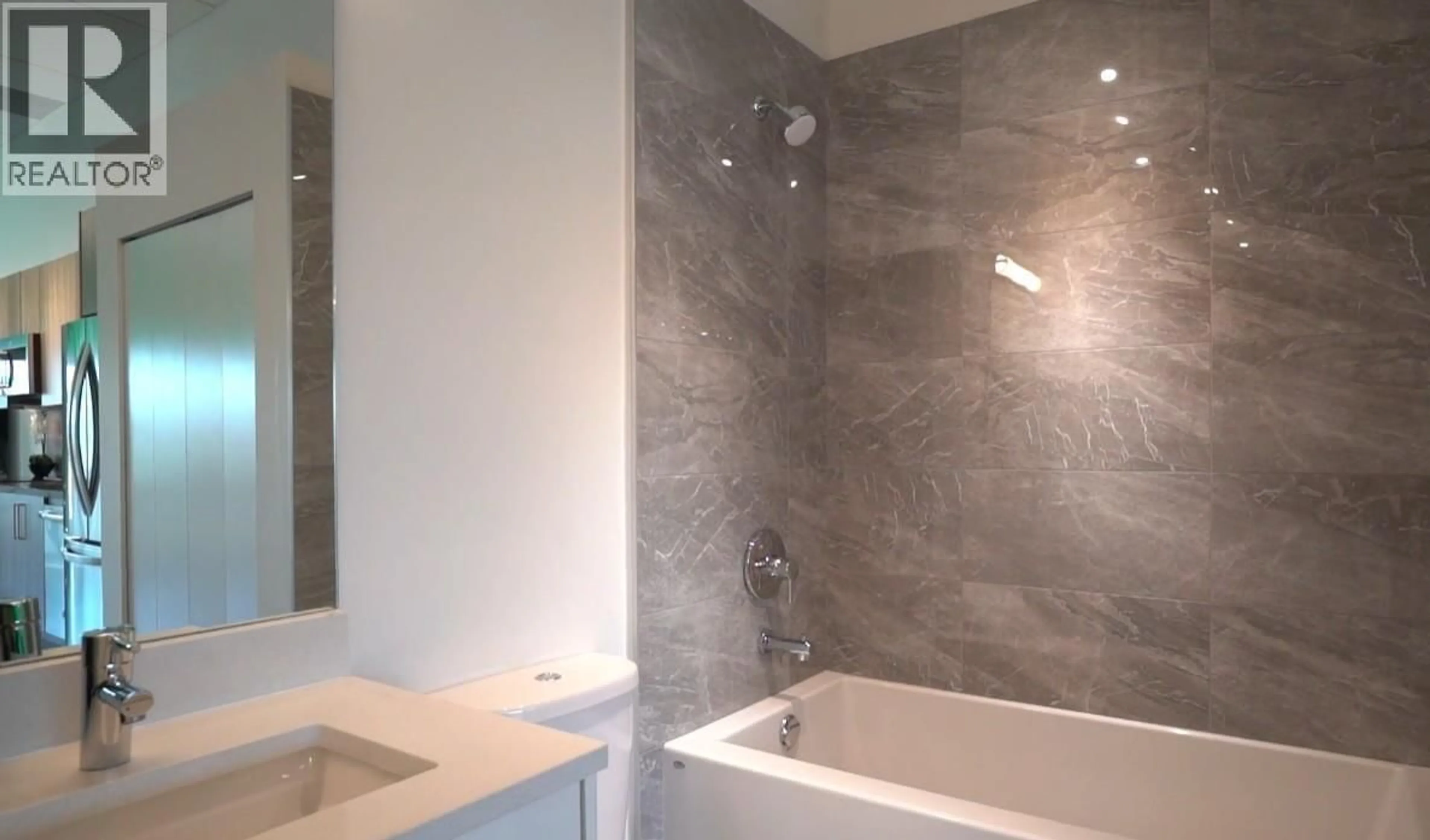 Contemporary bathroom, ceramic/tile floor for 66 - 4300 THOMPSON ROAD, Richmond British Columbia V6V0C3