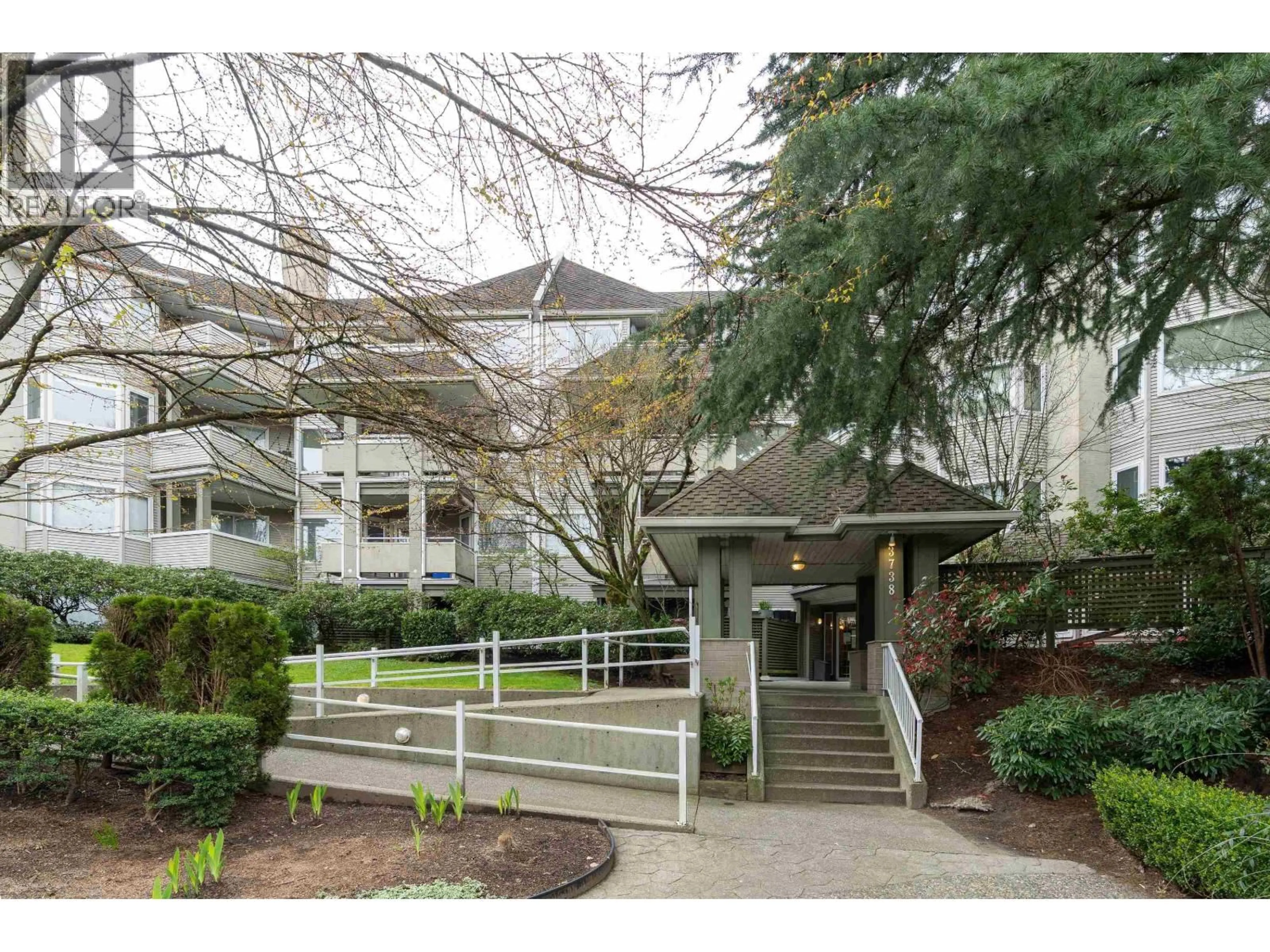 Indoor foyer for 403 - 3738 NORFOLK STREET, Burnaby British Columbia V5G4V4