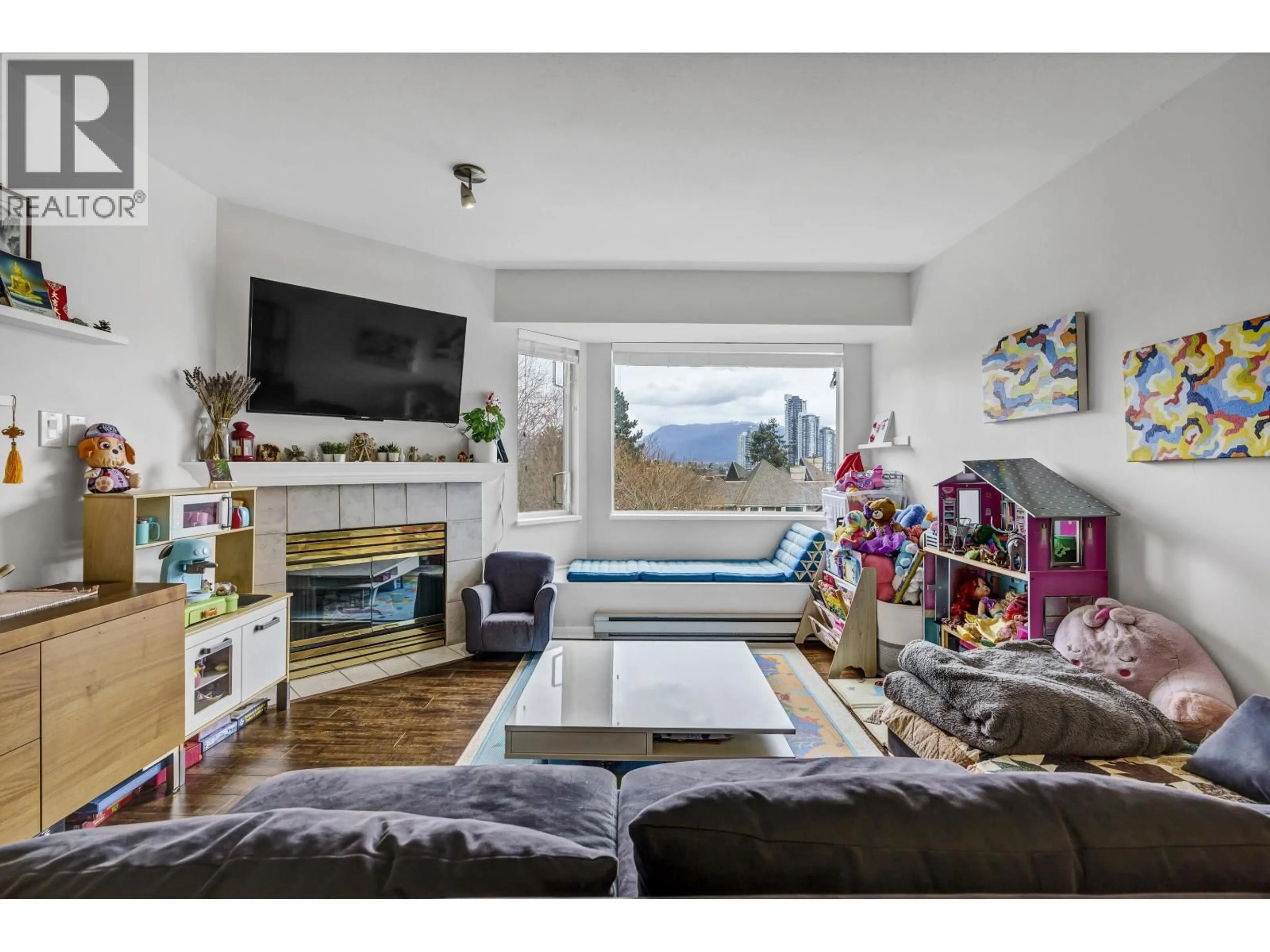 Living room with furniture, wood/laminate floor for 403 - 3738 NORFOLK STREET, Burnaby British Columbia V5G4V4