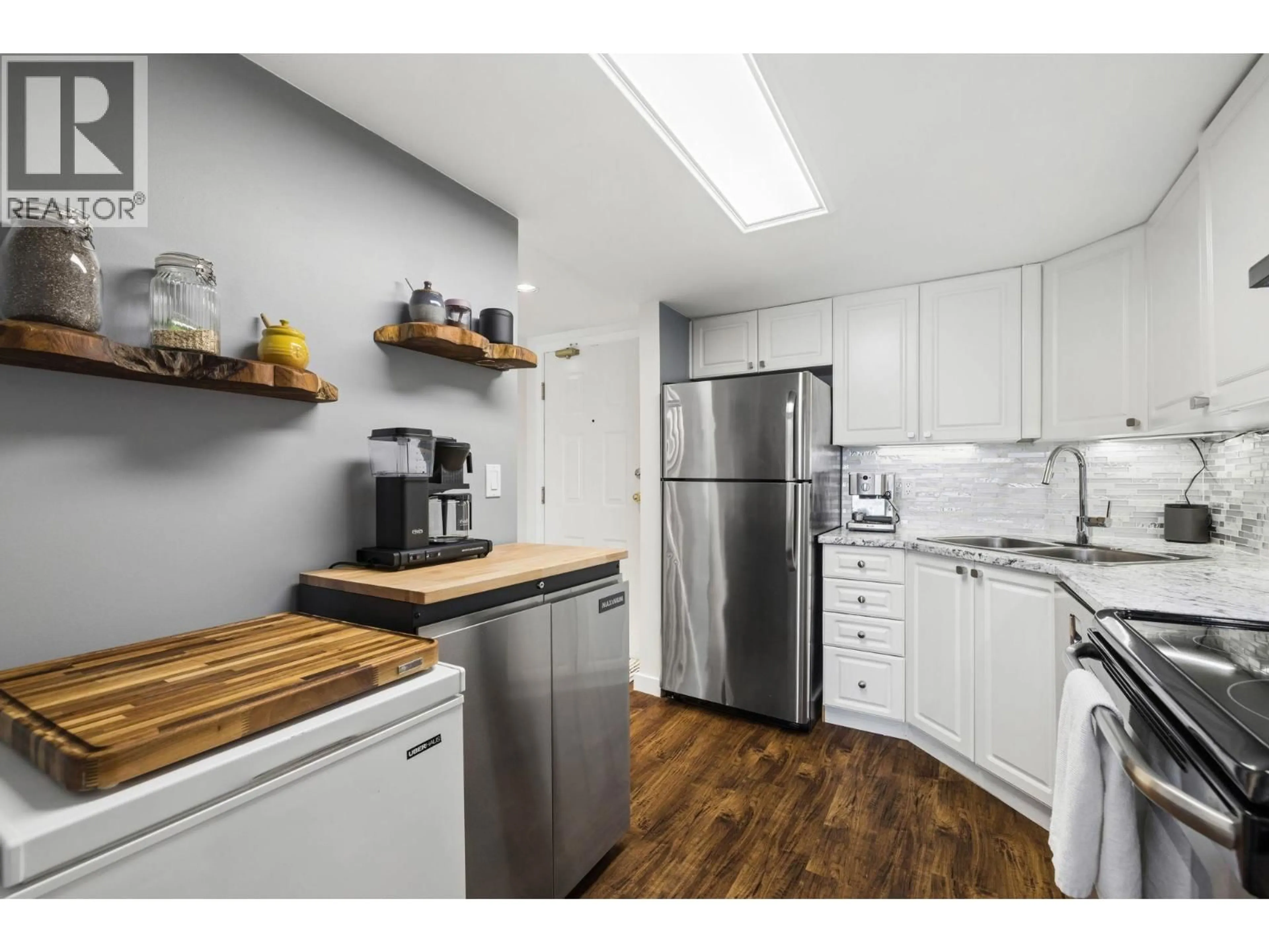 Standard kitchen, wood/laminate floor for 301 - 1519 GRANT AVENUE, Port Coquitlam British Columbia V3B7S8