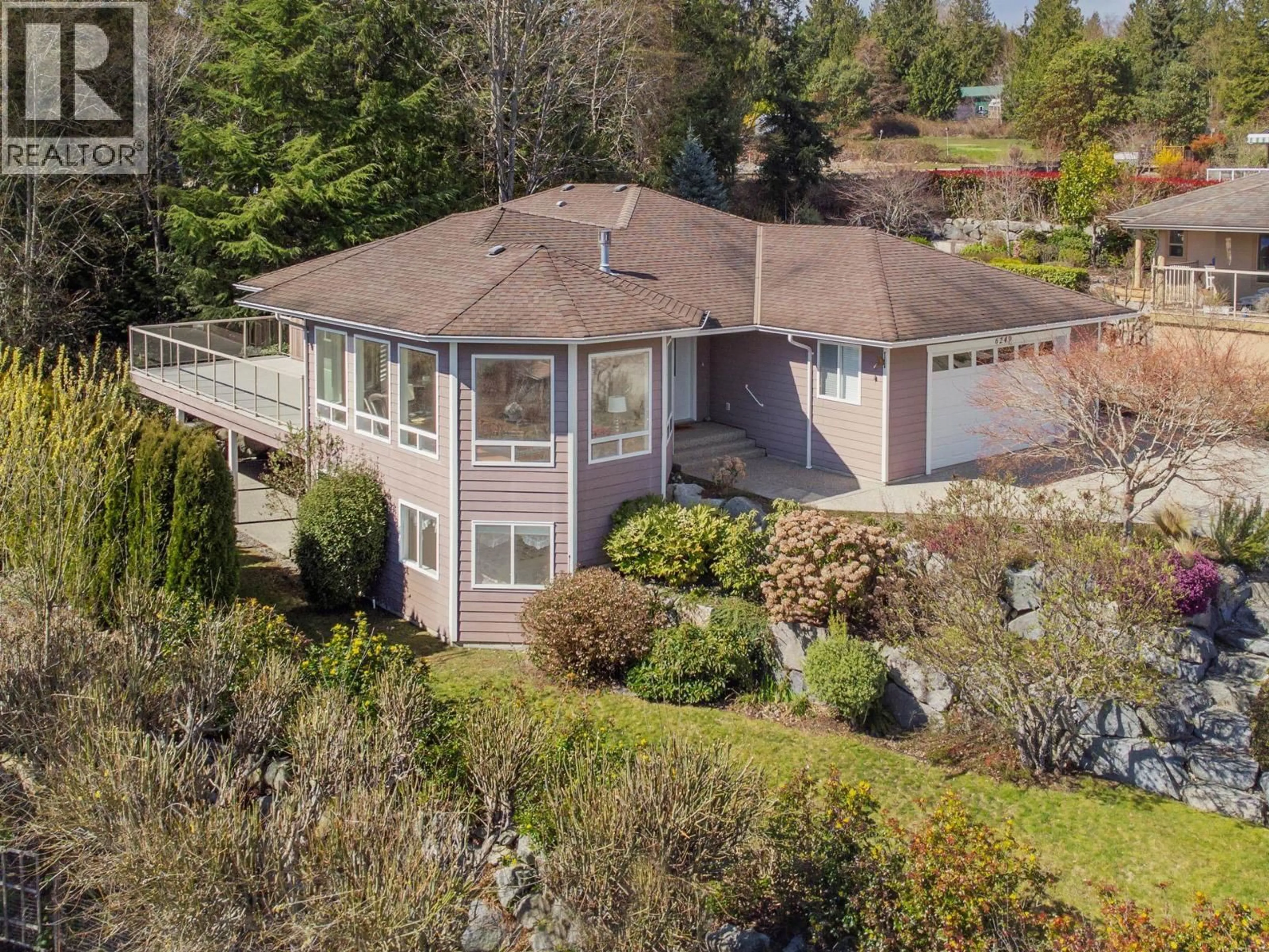 A pic from outside/outdoor area/front of a property/back of a property/a pic from drone, unknown for 6249 BAILLIE ROAD, Sechelt British Columbia V7Z0R5
