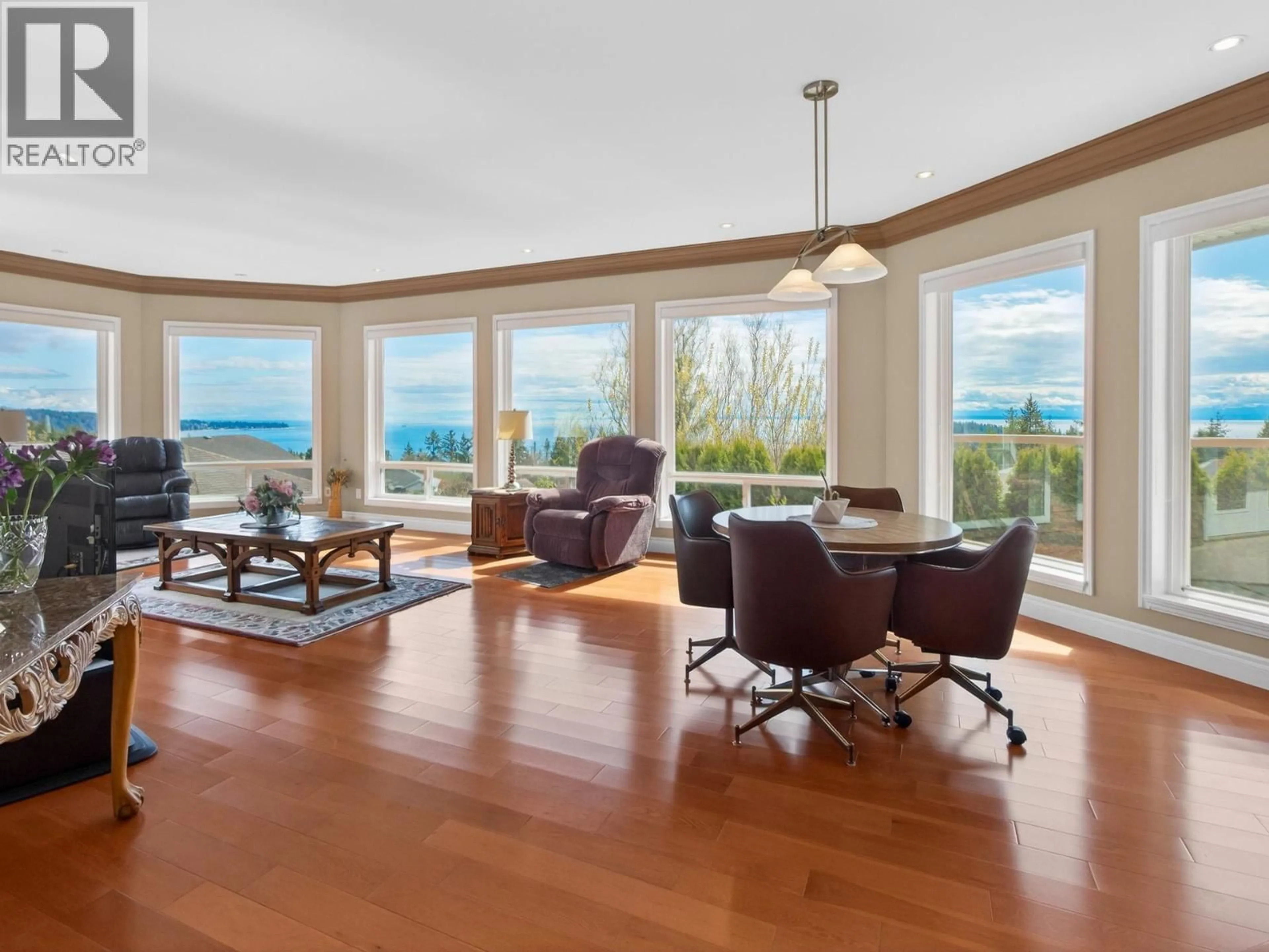 Living room with furniture, wood/laminate floor for 6249 BAILLIE ROAD, Sechelt British Columbia V7Z0R5