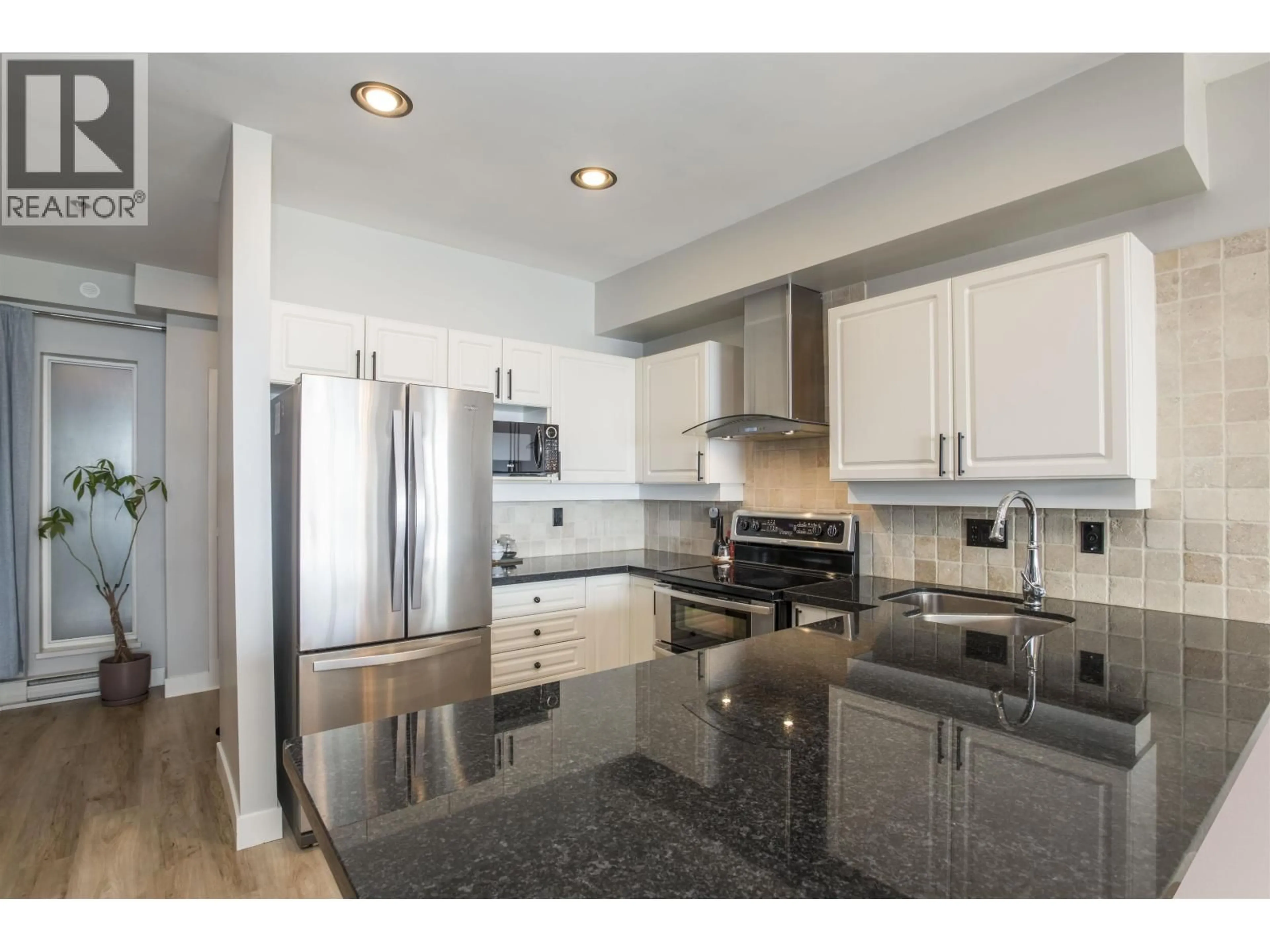Open concept kitchen, ceramic/tile floor for 308 - 1120 TSATSU SHORES DRIVE, Tsawwassen British Columbia V4M4G3