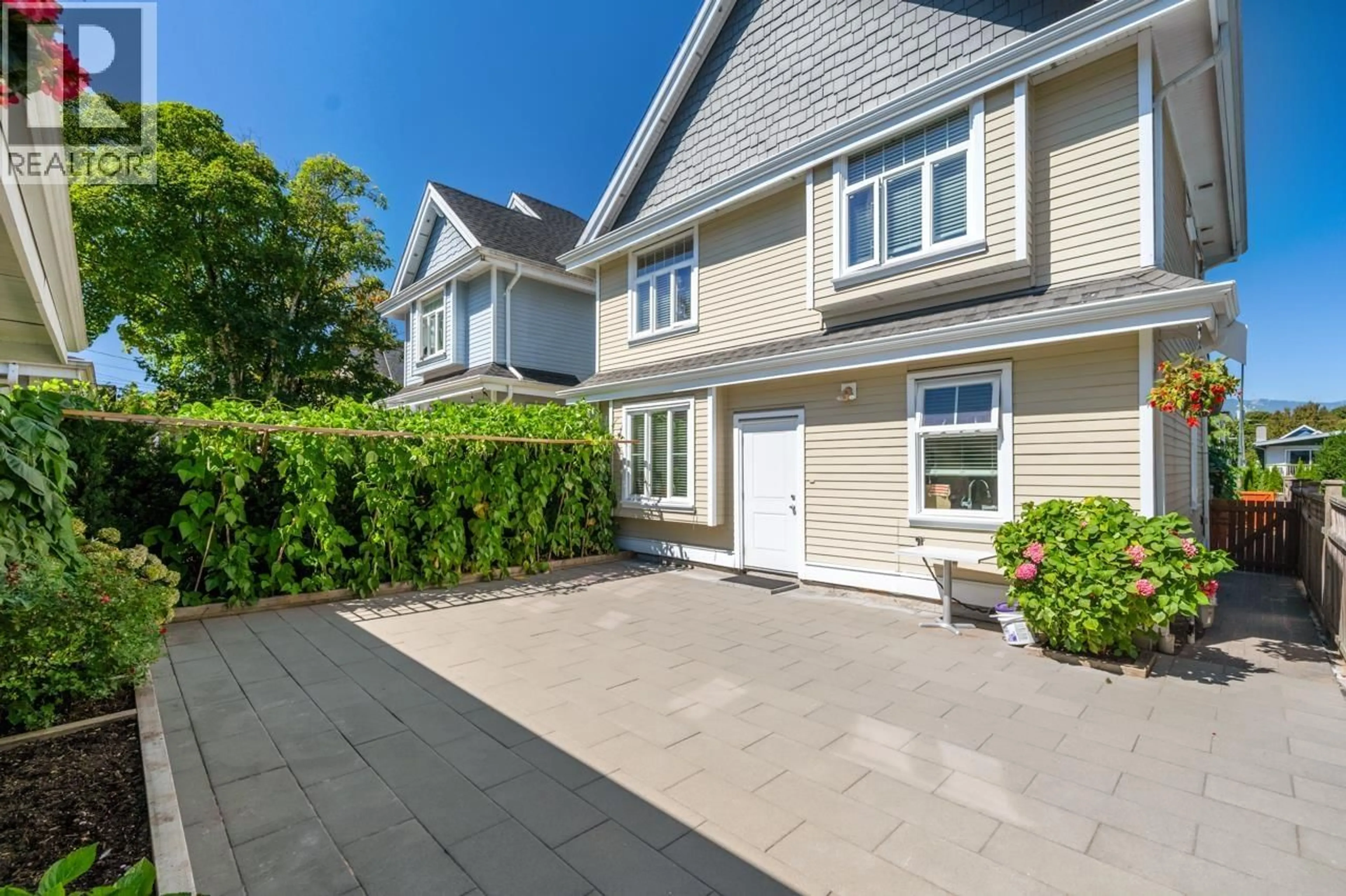 A pic from outside/outdoor area/front of a property/back of a property/a pic from drone, street for 1178 12TH AVENUE, Vancouver British Columbia V5T2J9