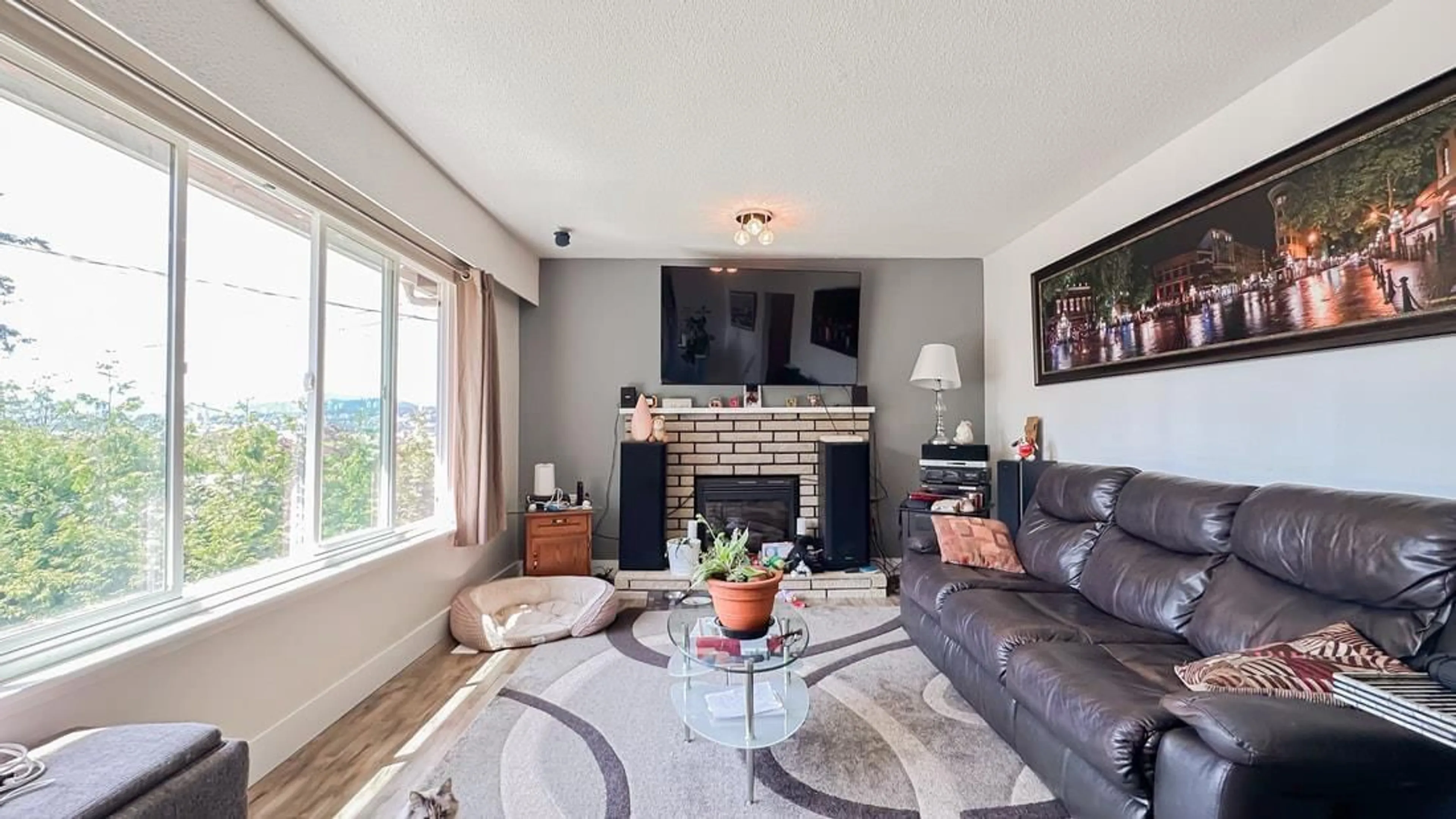 Living room with furniture, unknown for 11590 140A STREET, Surrey British Columbia V3R3J3