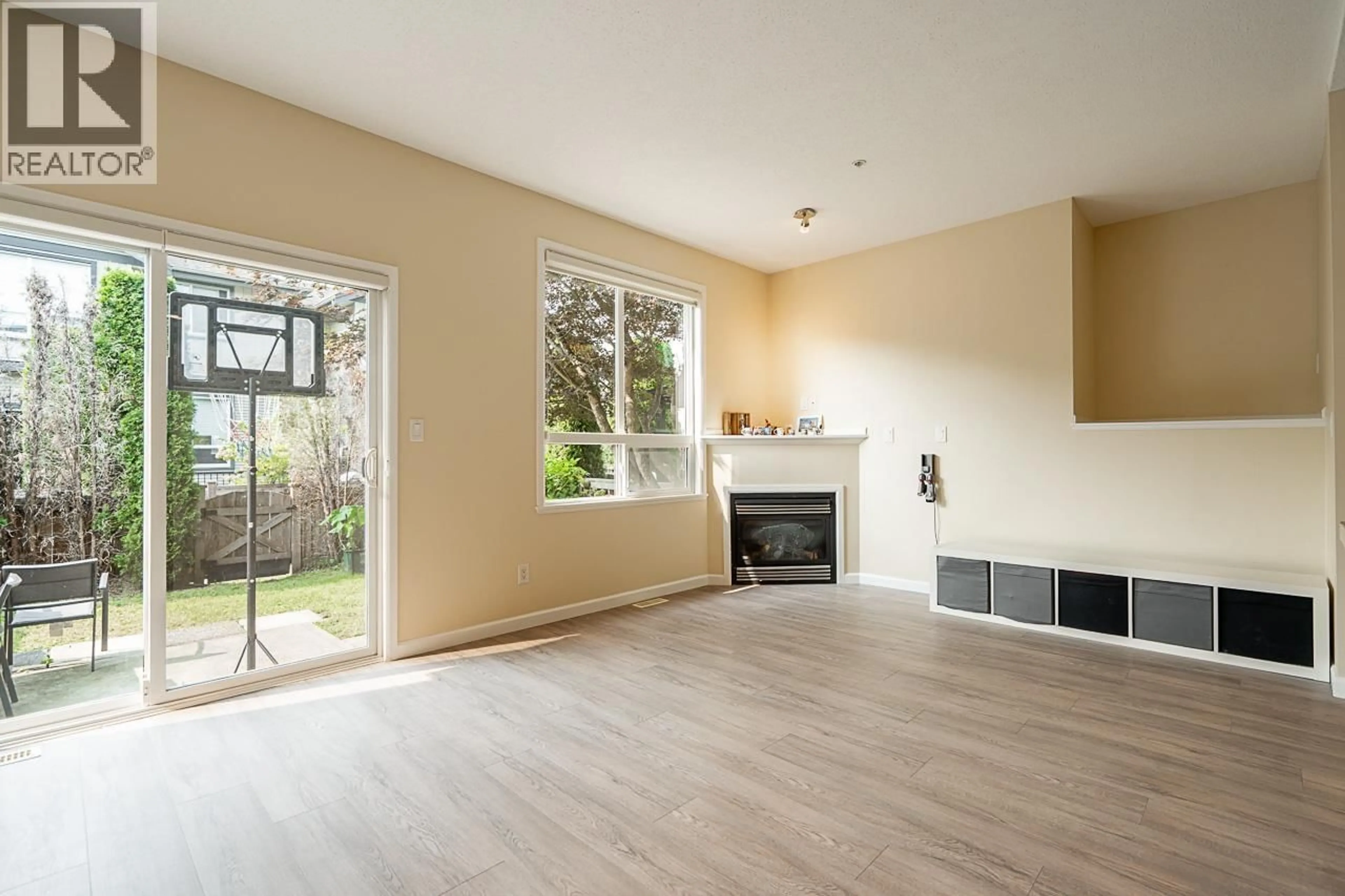 Living room with furniture, wood/laminate floor for 70 - 3127 SKEENA STREET, Port Coquitlam British Columbia V3B8G5