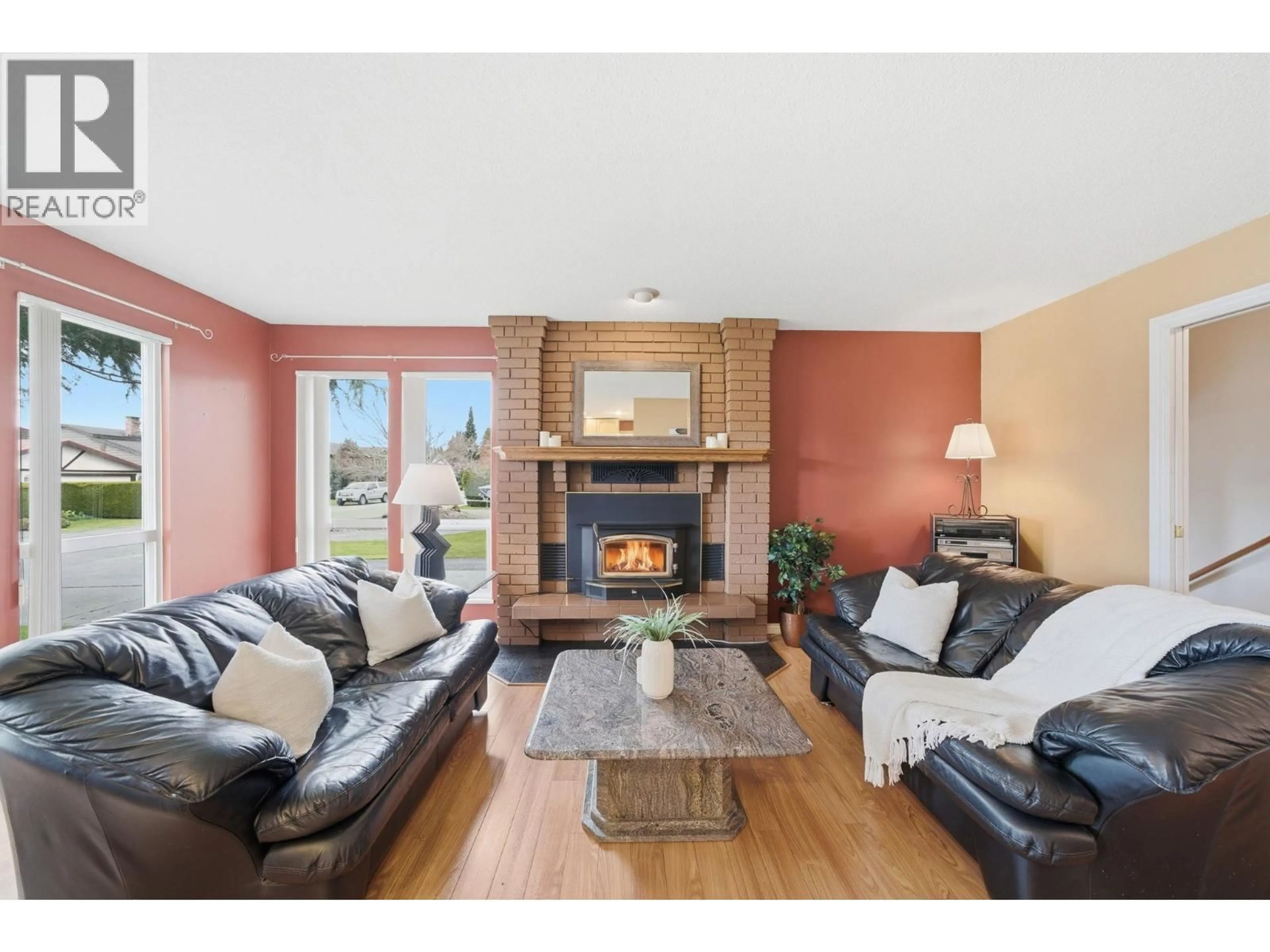 Living room with furniture, unknown for 4614 54 STREET, Delta British Columbia V4K3V2