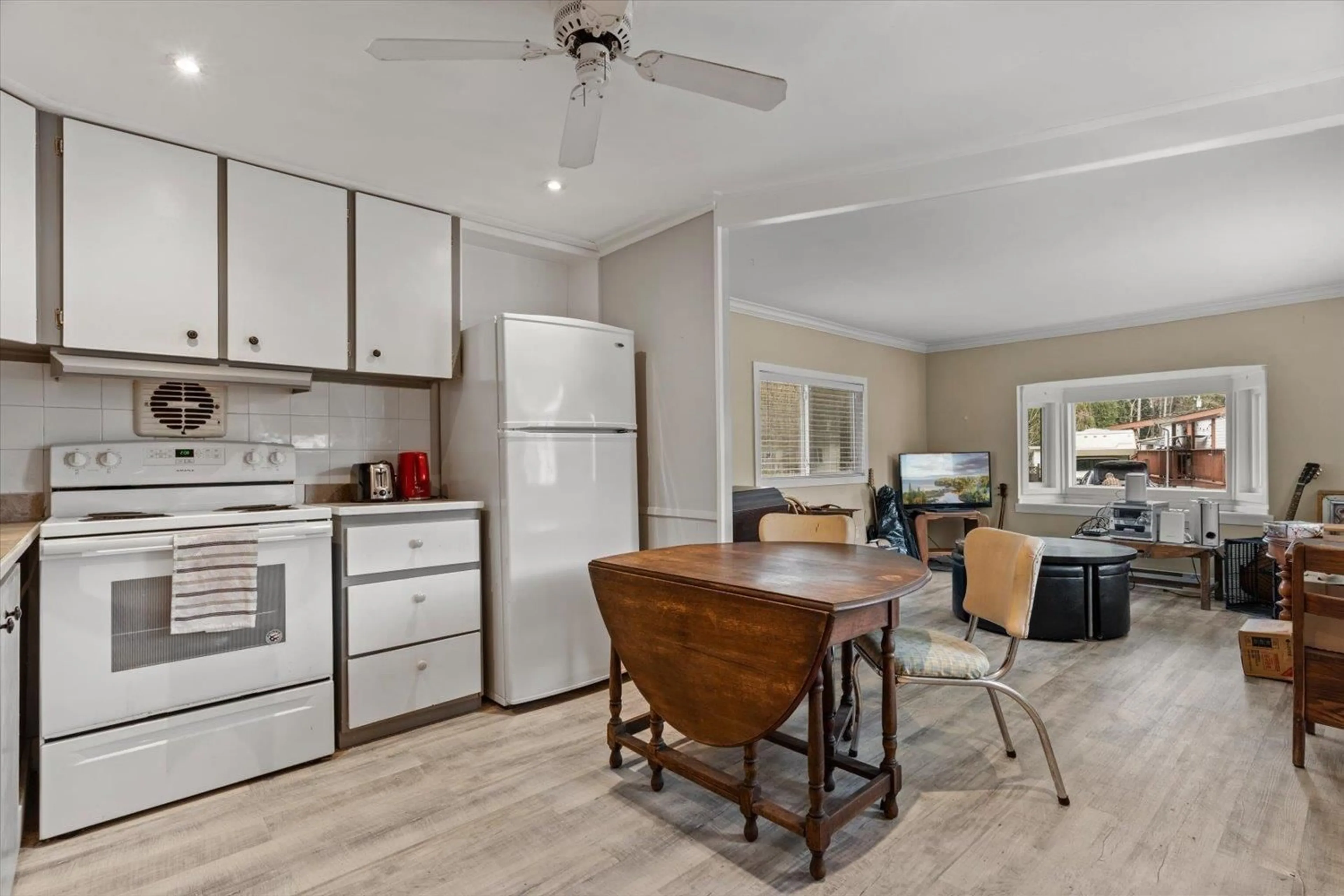 Open concept kitchen, unknown for 28 - 3942 COLUMBIA VALLEY ROAD, Cultus Lake British Columbia V2R5B1