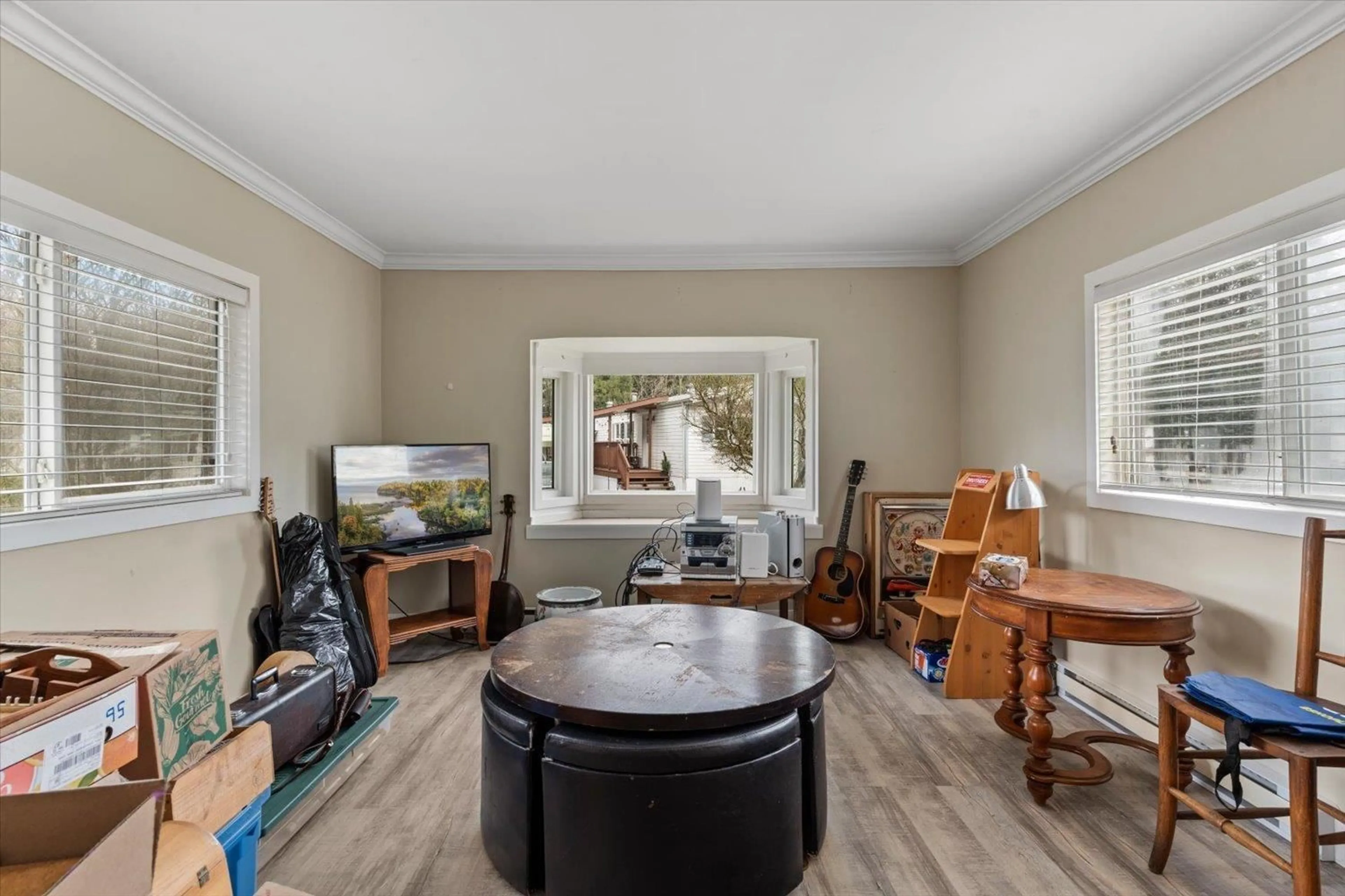 Living room with furniture, unknown for 28 - 3942 COLUMBIA VALLEY ROAD, Cultus Lake British Columbia V2R5B1