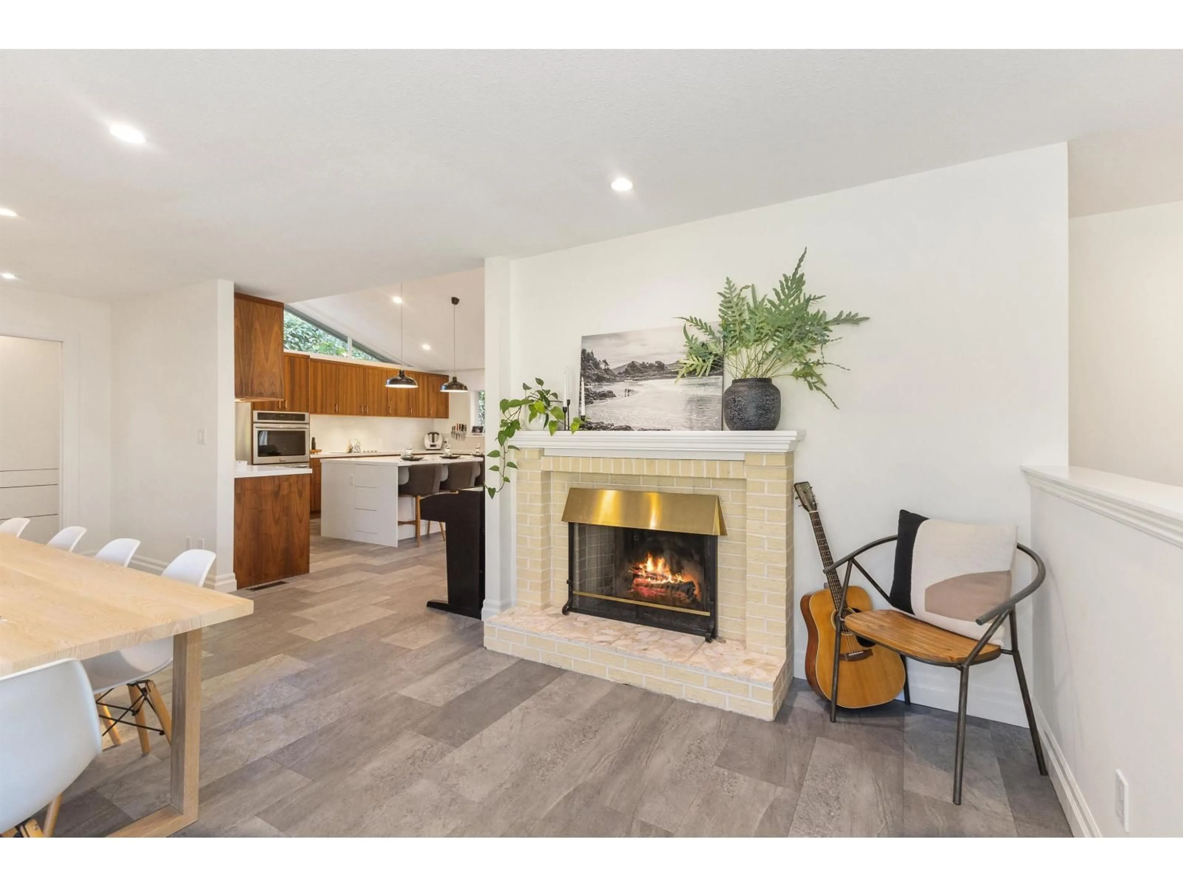 Open concept kitchen, unknown for 34258 REDWOOD AVENUE, Abbotsford British Columbia V2S2T7