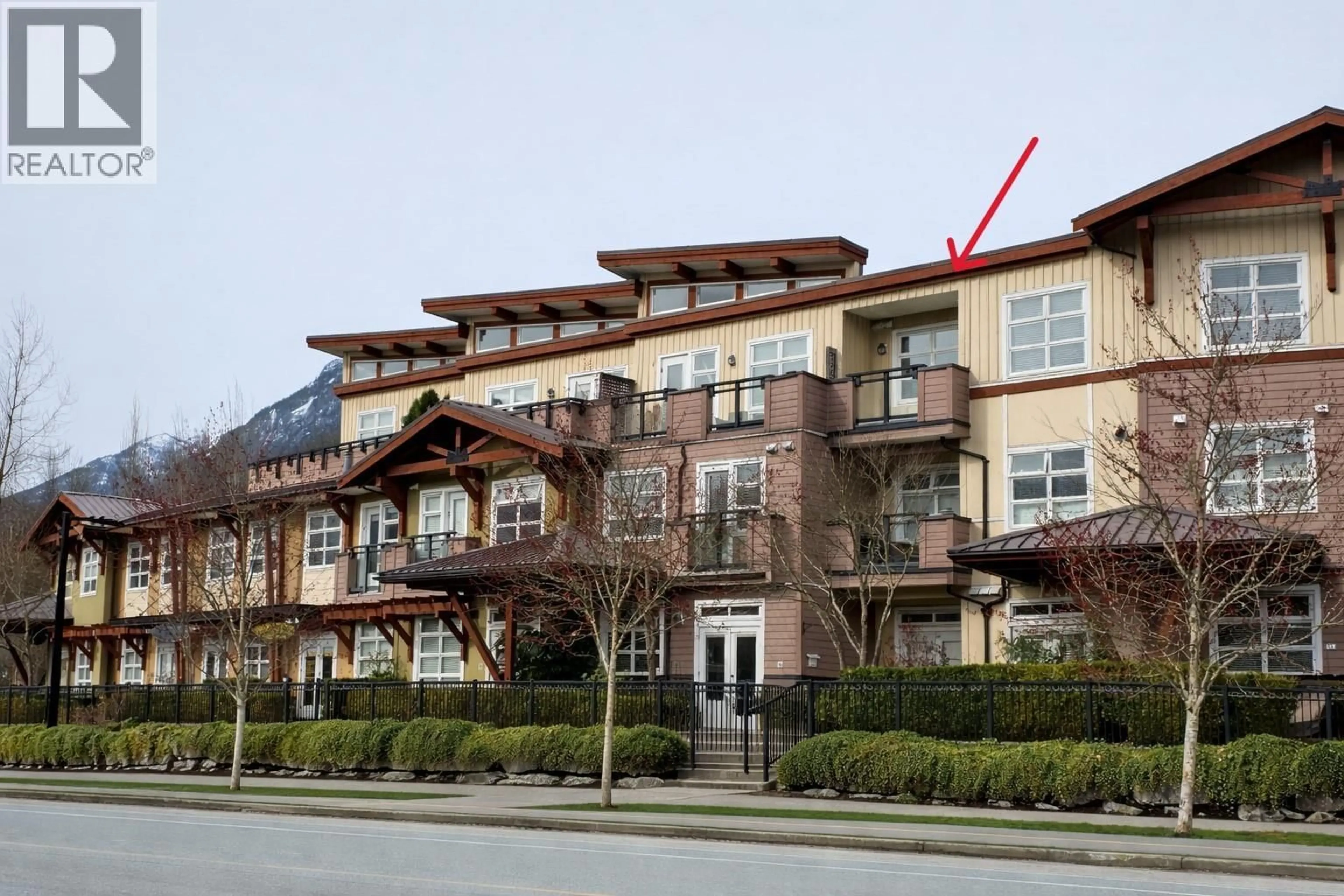 Patio, building for 312 - 41105 TANTALUS ROAD, Squamish British Columbia V8B0N3