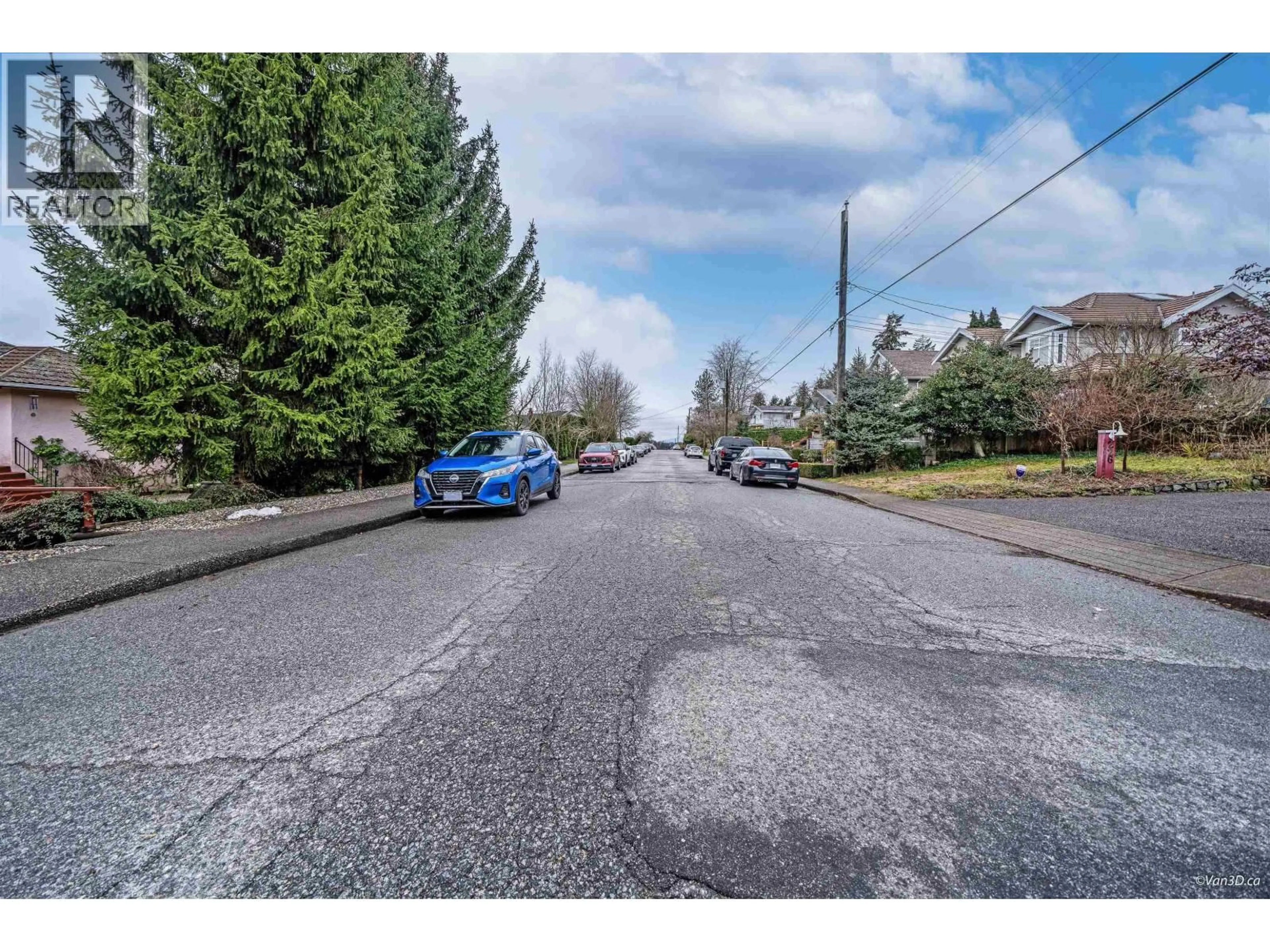 Parking for 221 28TH STREET, North Vancouver British Columbia V7N2H9