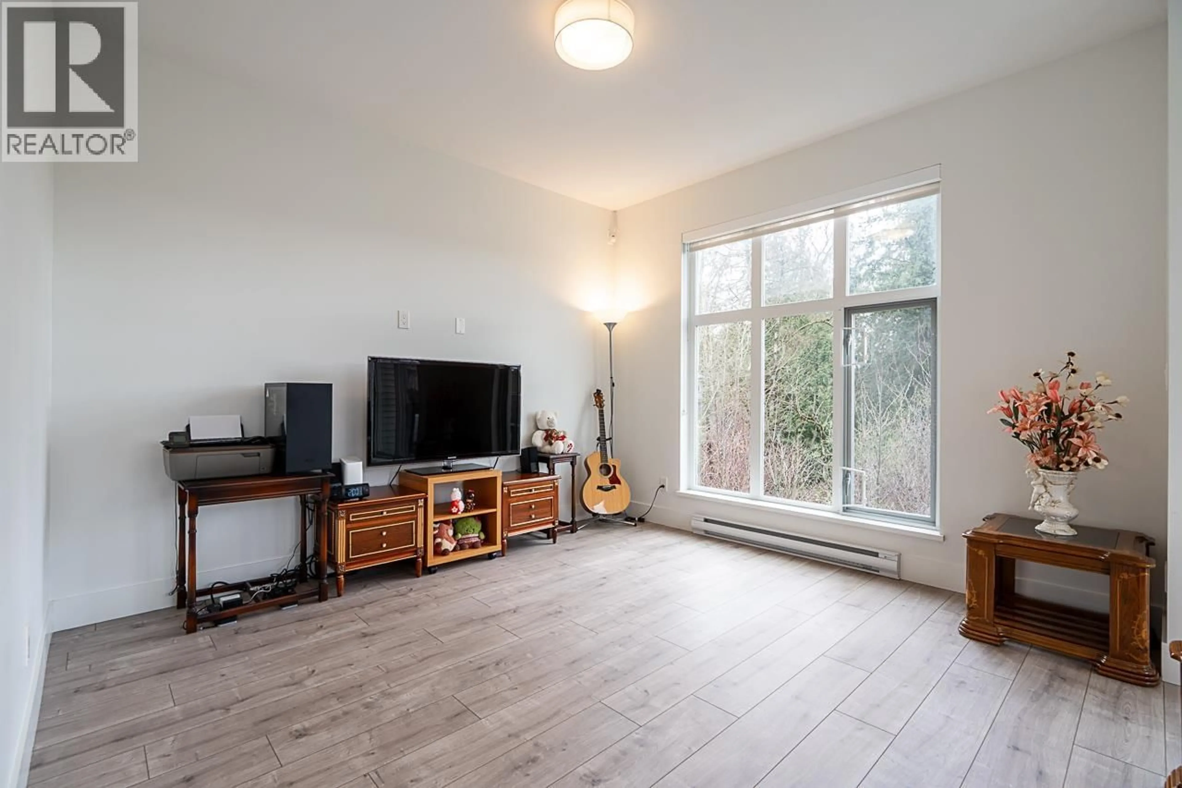 Living room with furniture, wood/laminate floor for 130 - 24076 112 AVENUE, Maple Ridge British Columbia V2W0K2