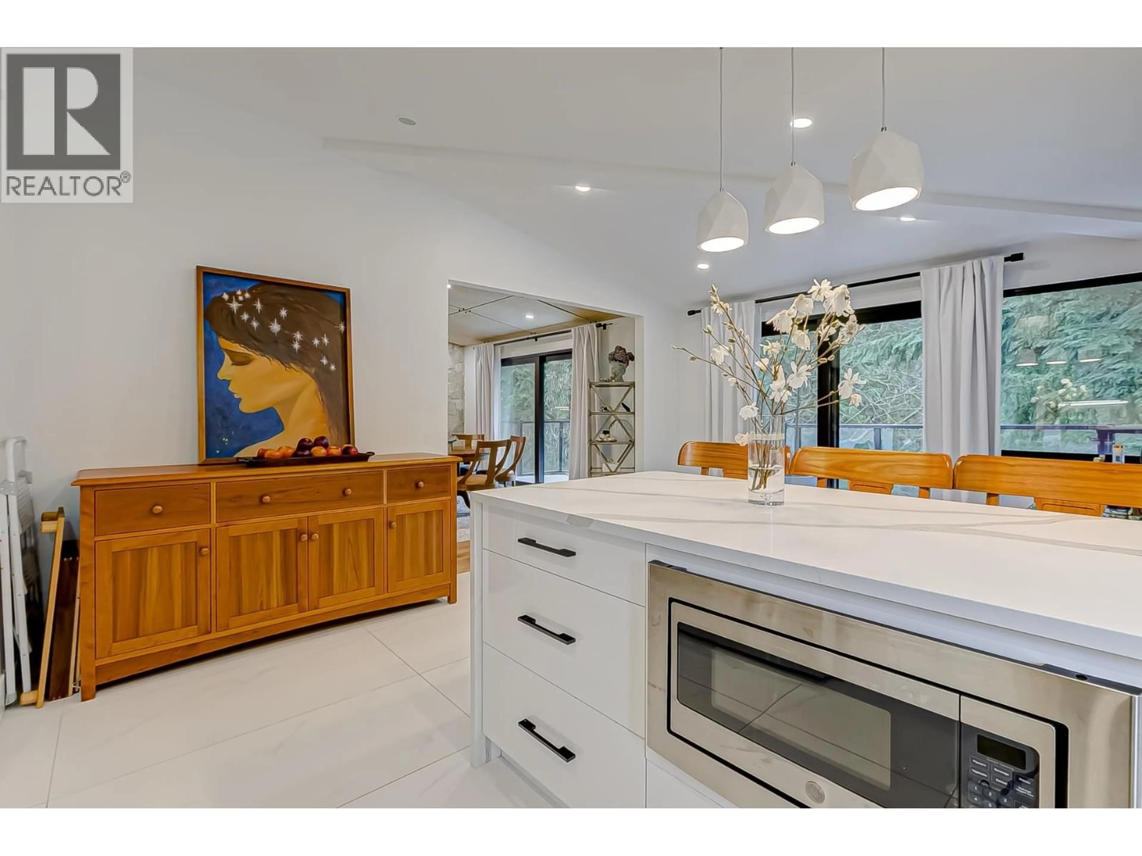 Open concept kitchen, ceramic/tile floor for 2836 VIOLET STREET, North Vancouver British Columbia V7H2L6