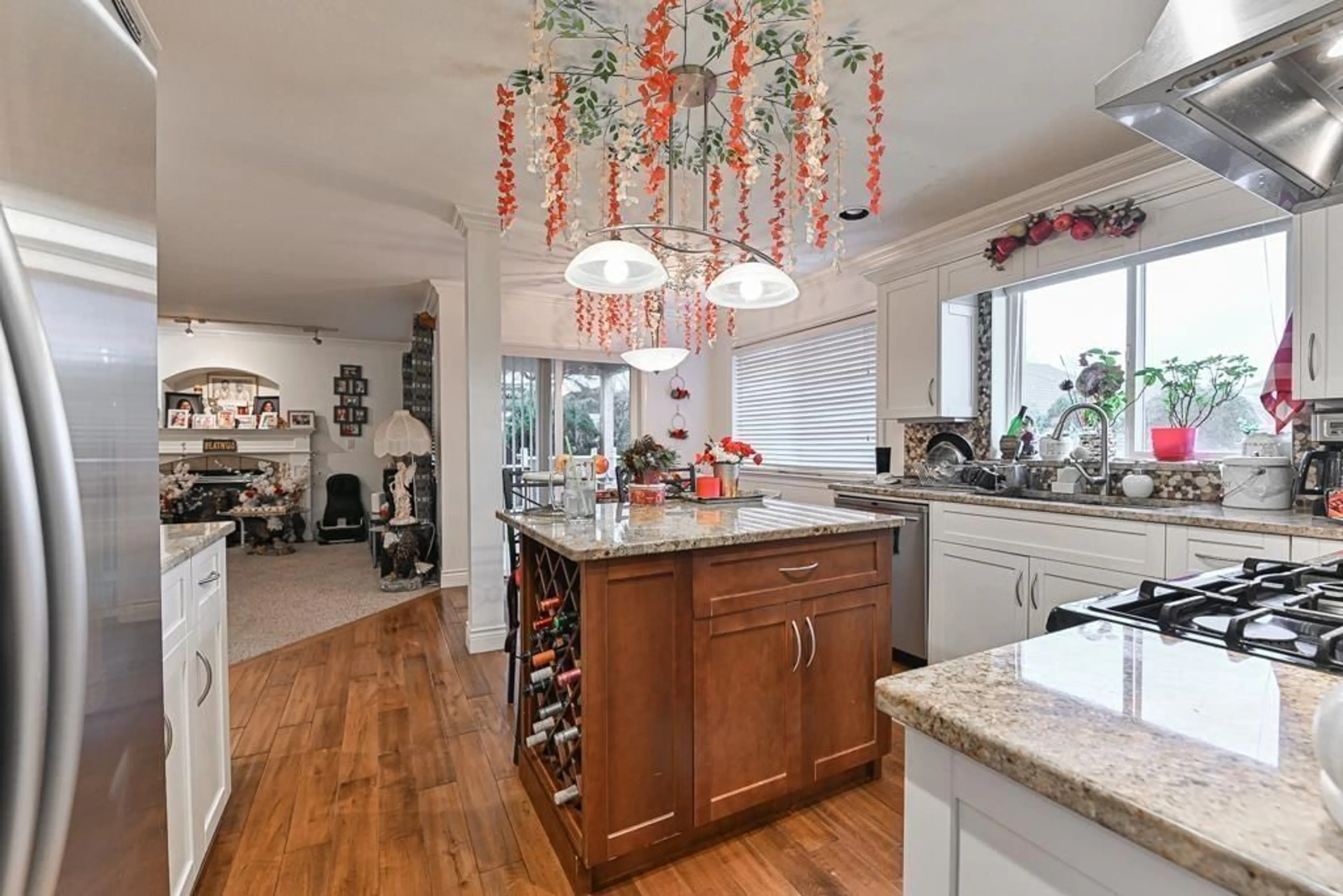 Open concept kitchen, unknown for 31466 JEAN COURT, Abbotsford British Columbia V2T5N9
