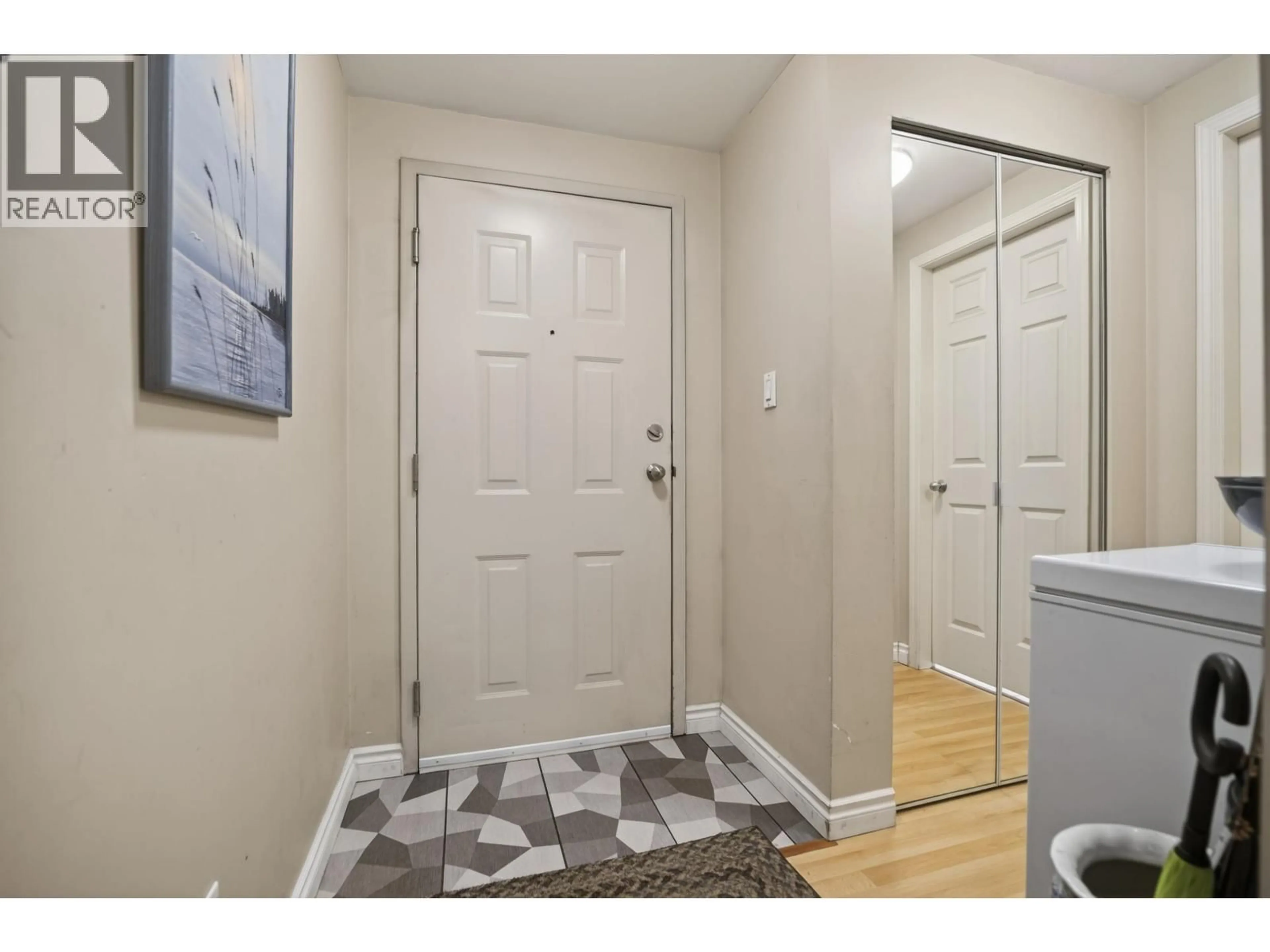 Indoor entryway for 805 - 720 CARNARVON STREET, New Westminster British Columbia V3M6S2