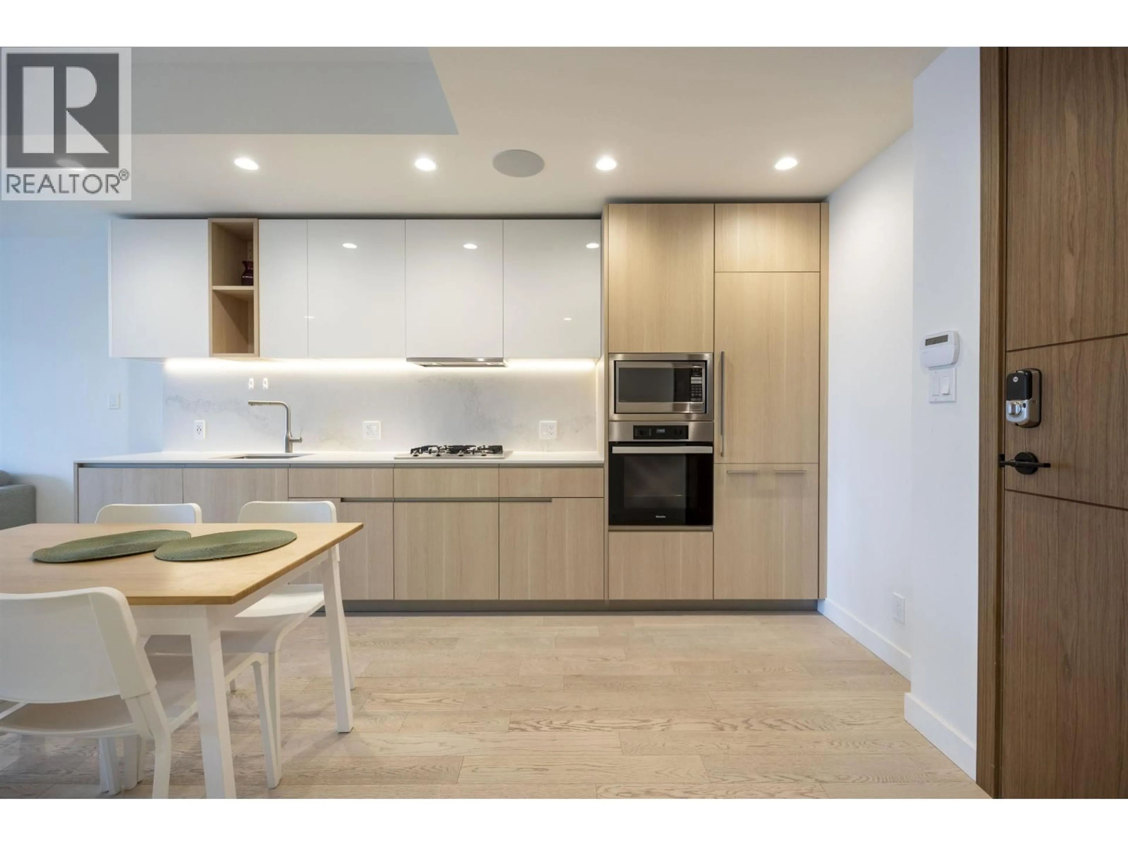 Standard kitchen, wood/laminate floor for 913 - 6811 PEARSON WAY, Richmond British Columbia V7C0E7