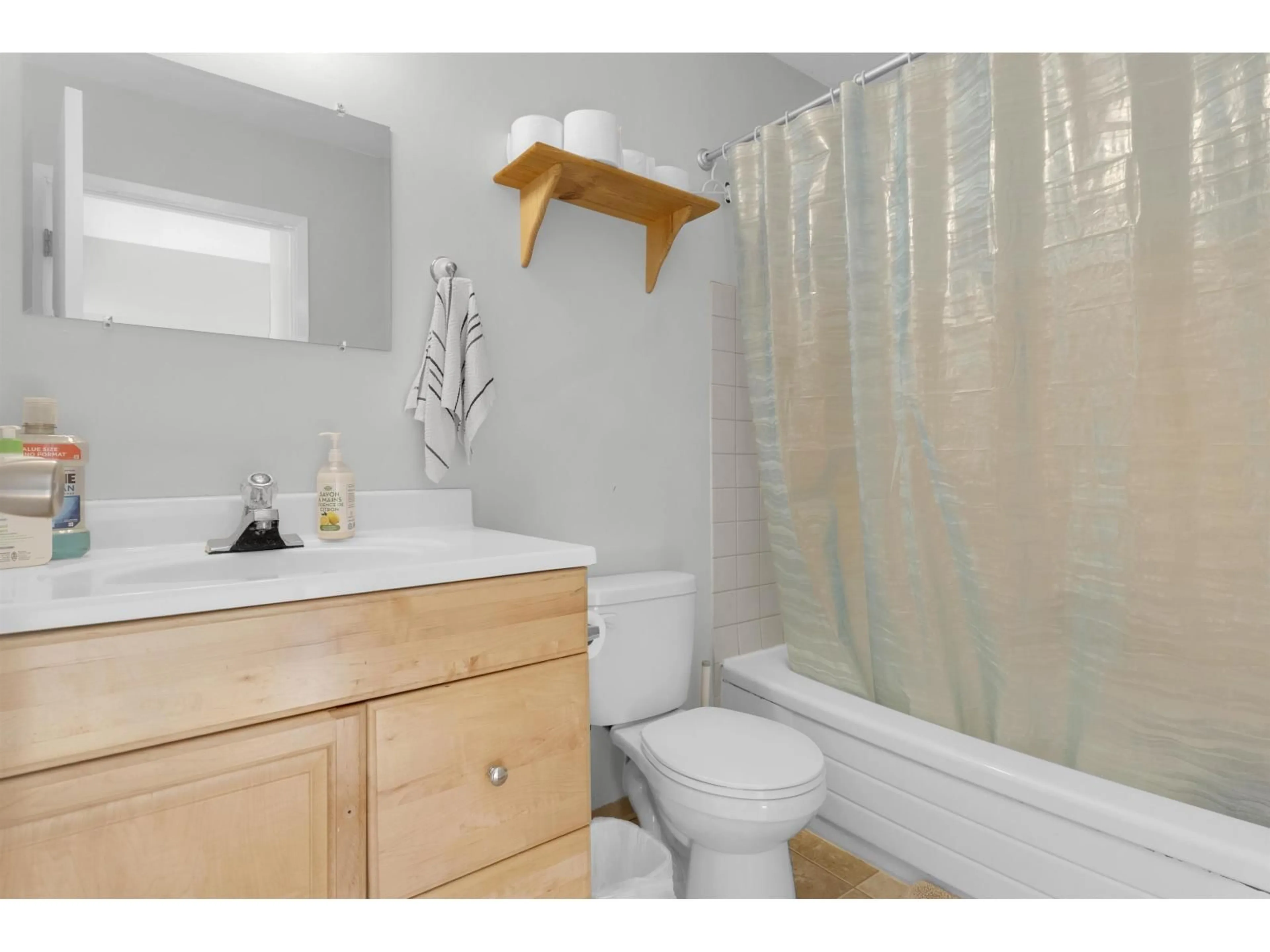 Standard bathroom, unknown for 96 - 6673 138 STREET, Surrey British Columbia V3W5G7