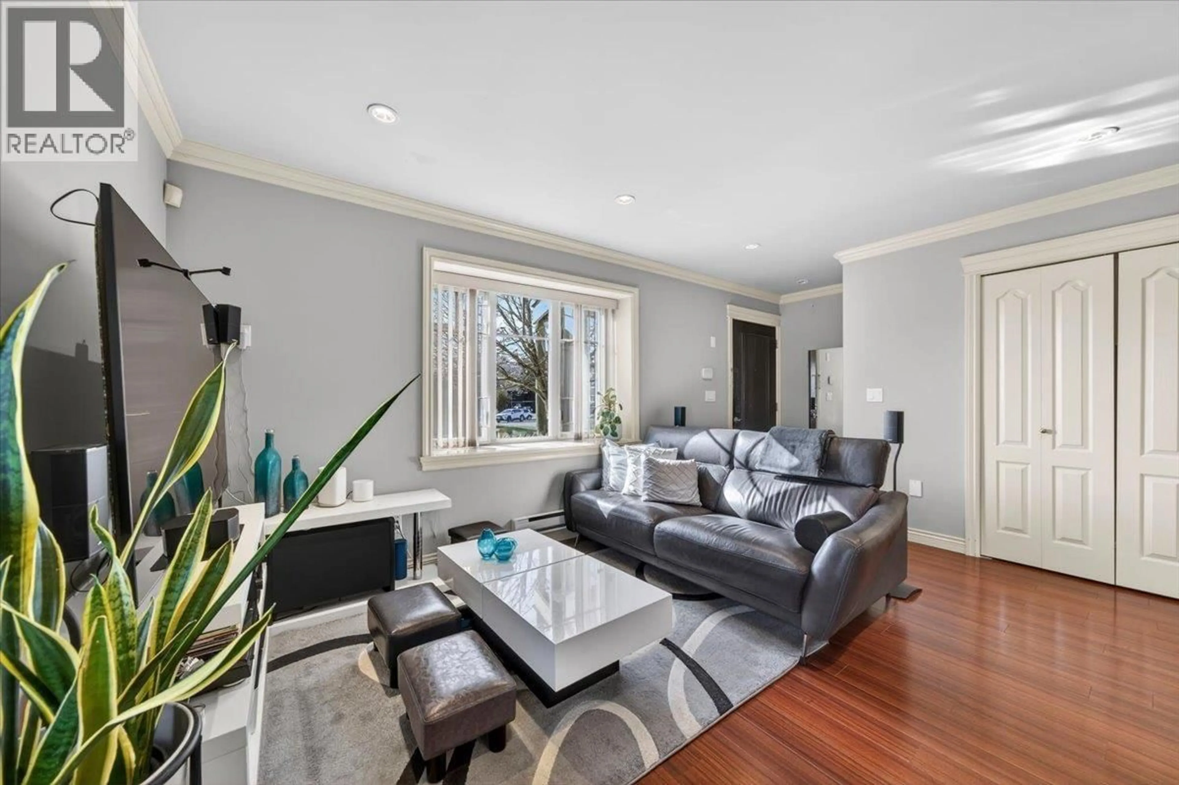 Living room with furniture, unknown for 7012 GRIFFITHS AVENUE, Burnaby British Columbia V5E0B2