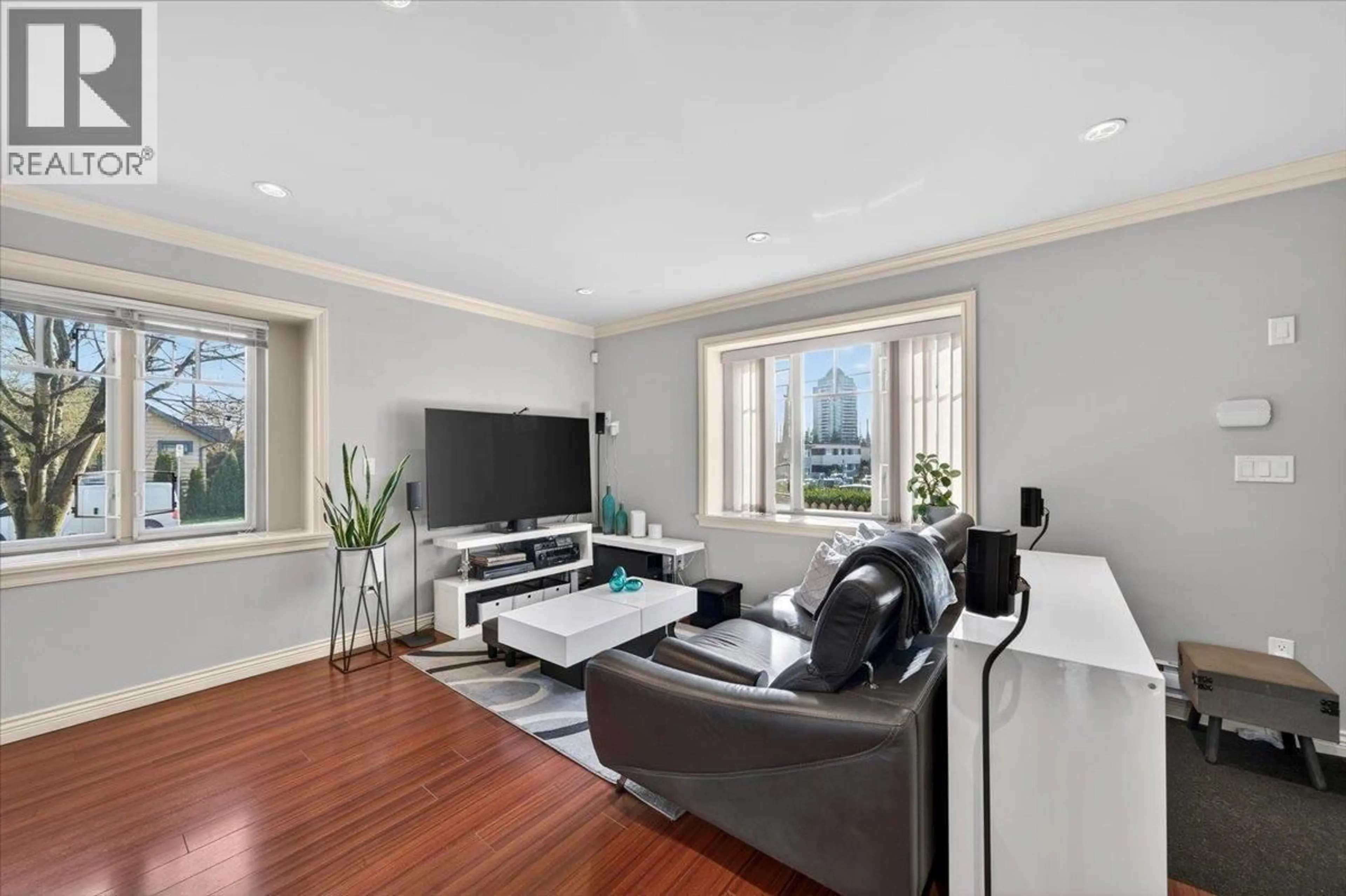 Living room with furniture, unknown for 7012 GRIFFITHS AVENUE, Burnaby British Columbia V5E0B2