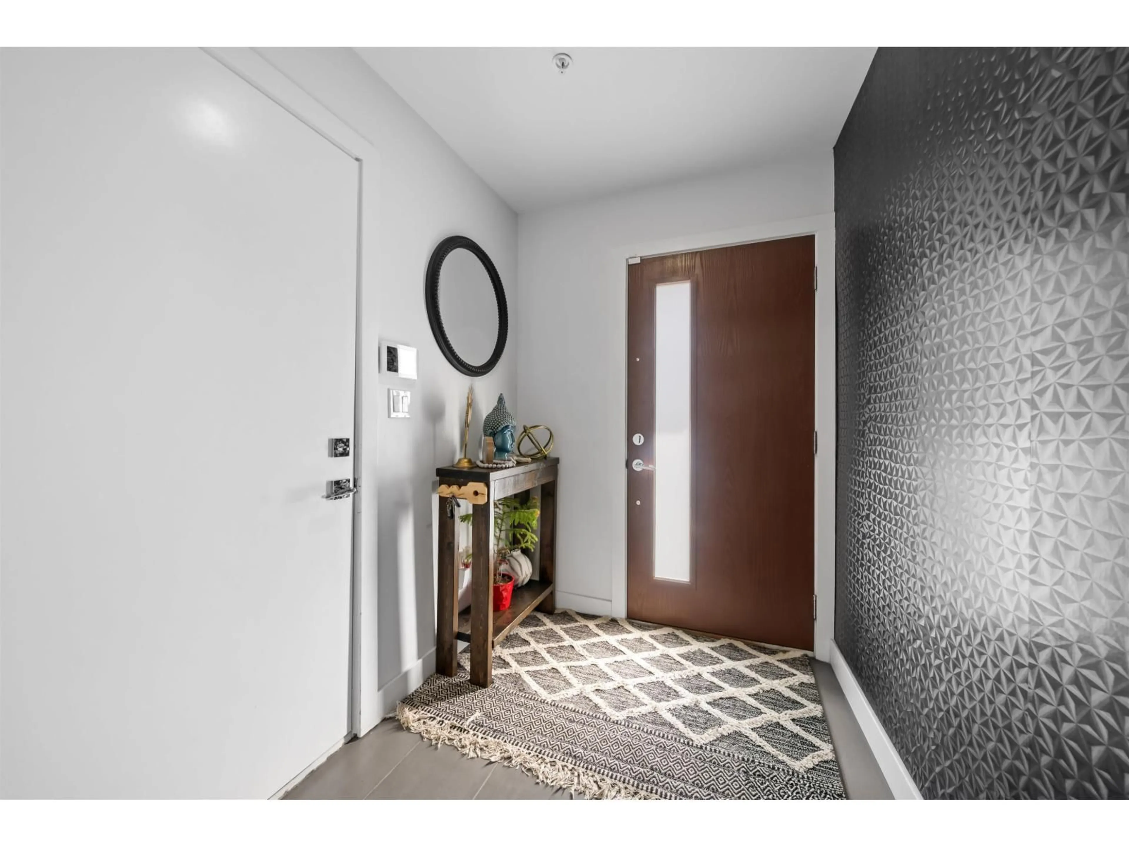 Indoor entryway for 49 - 19760 55 AVENUE, Langley British Columbia V3A0L1