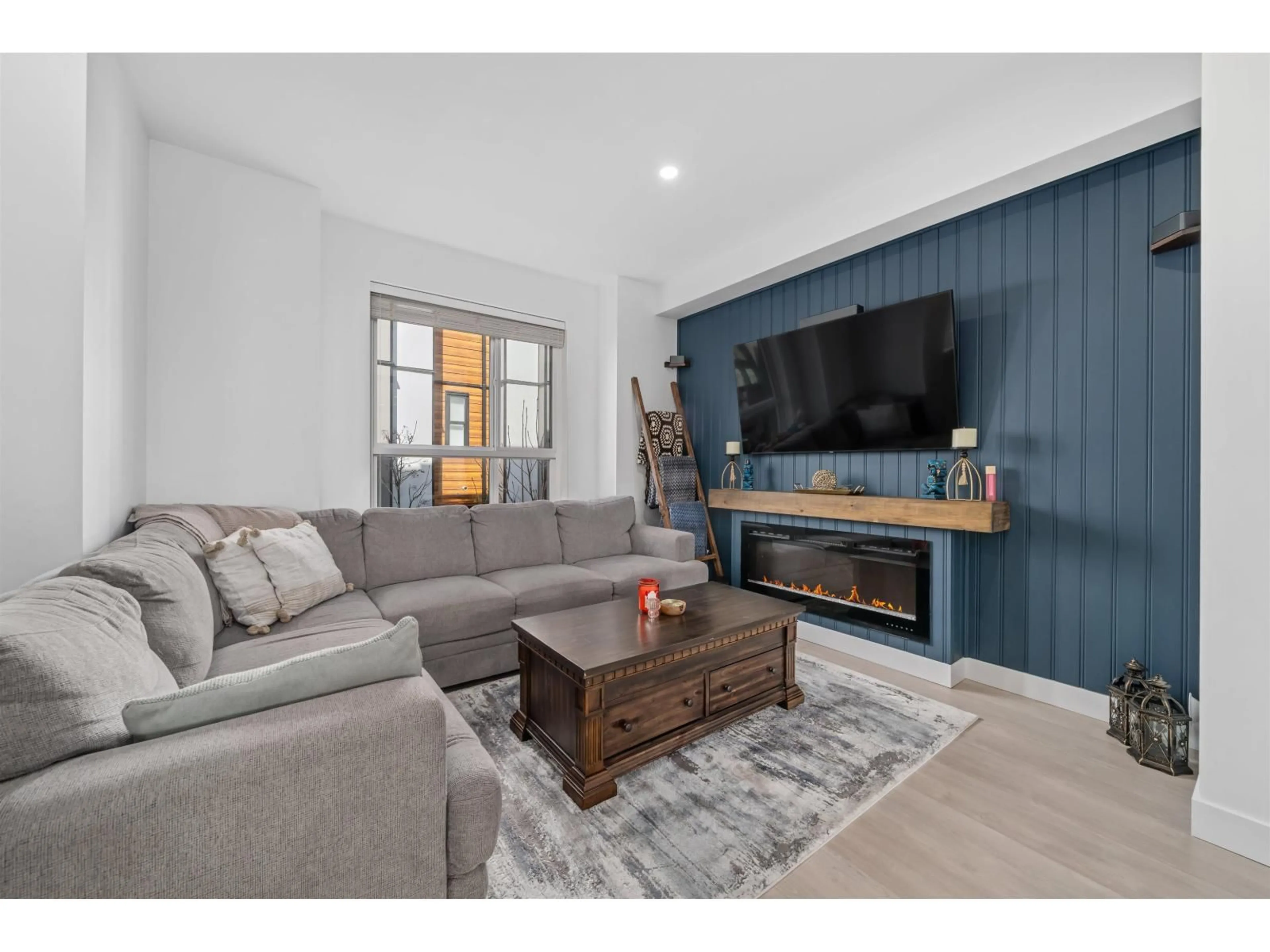 Living room with furniture, unknown for 49 - 19760 55 AVENUE, Langley British Columbia V3A0L1