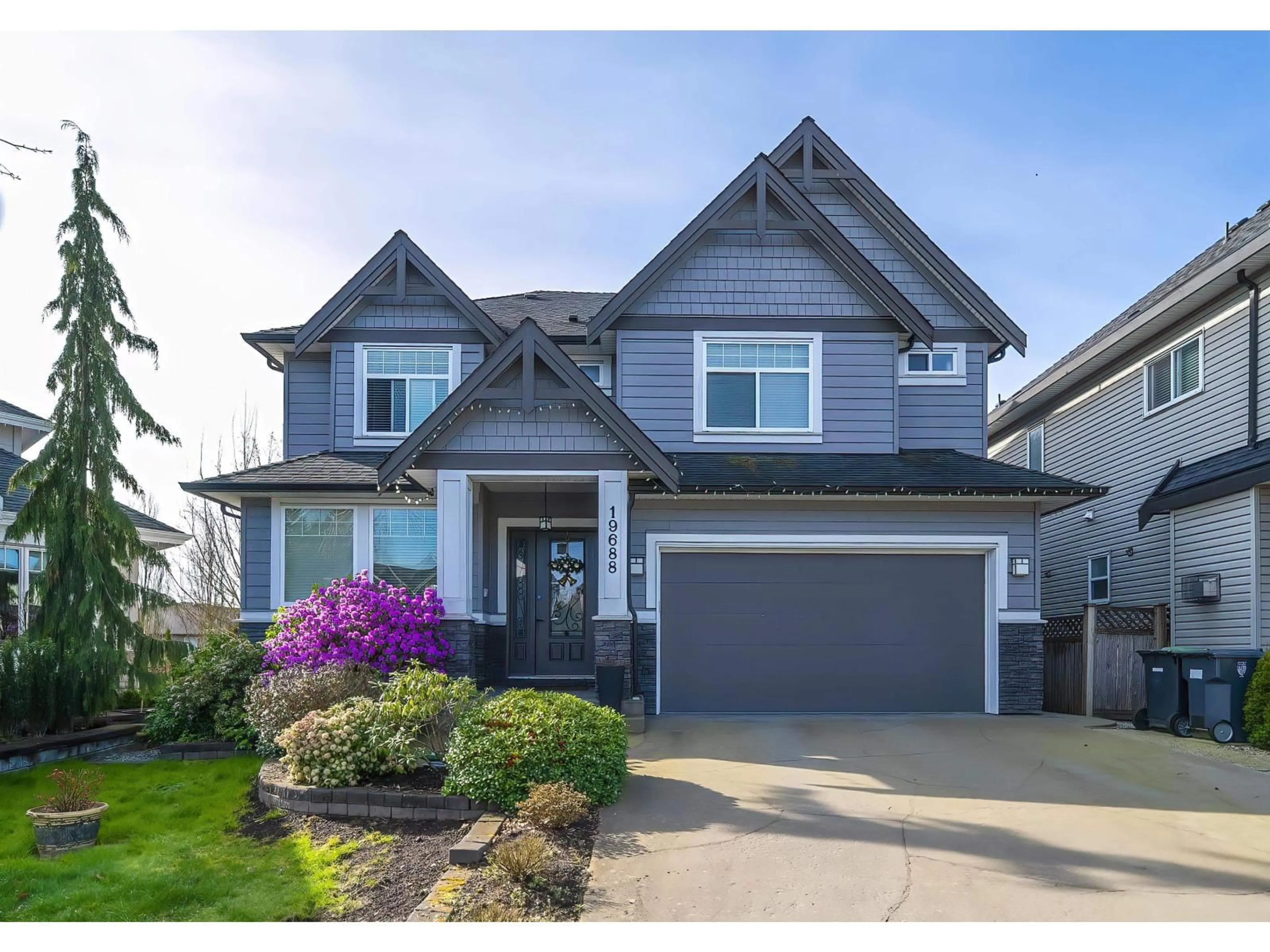 Home with vinyl exterior material, street for 19688 70A AVENUE, Langley British Columbia V2Y0N6