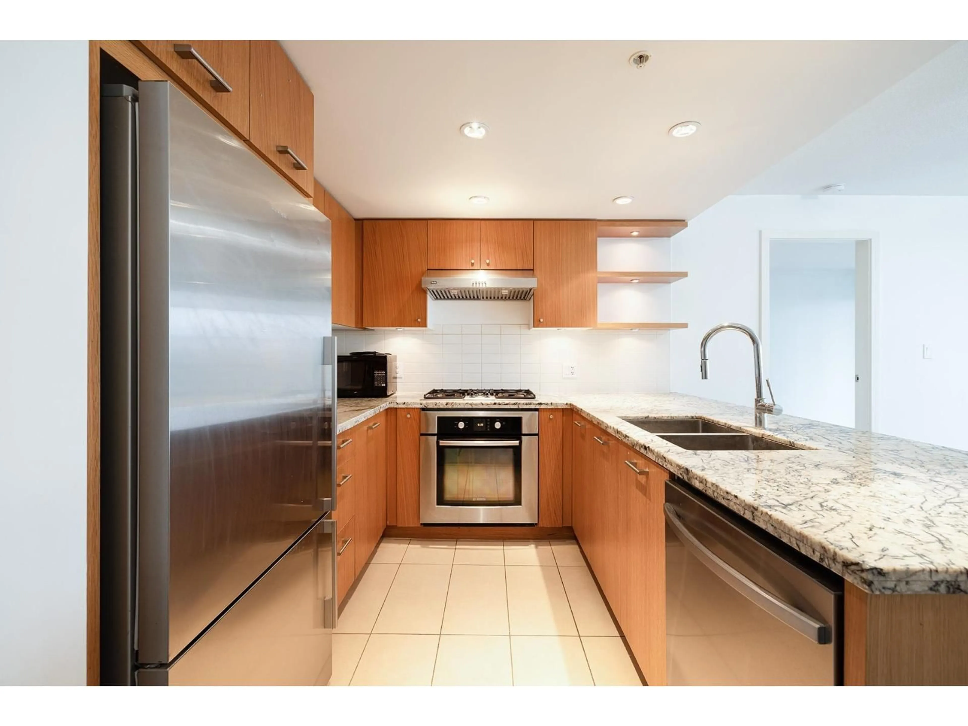 Standard kitchen, unknown for 901 - 1455 GEORGE STREET, White Rock British Columbia V4B0A9