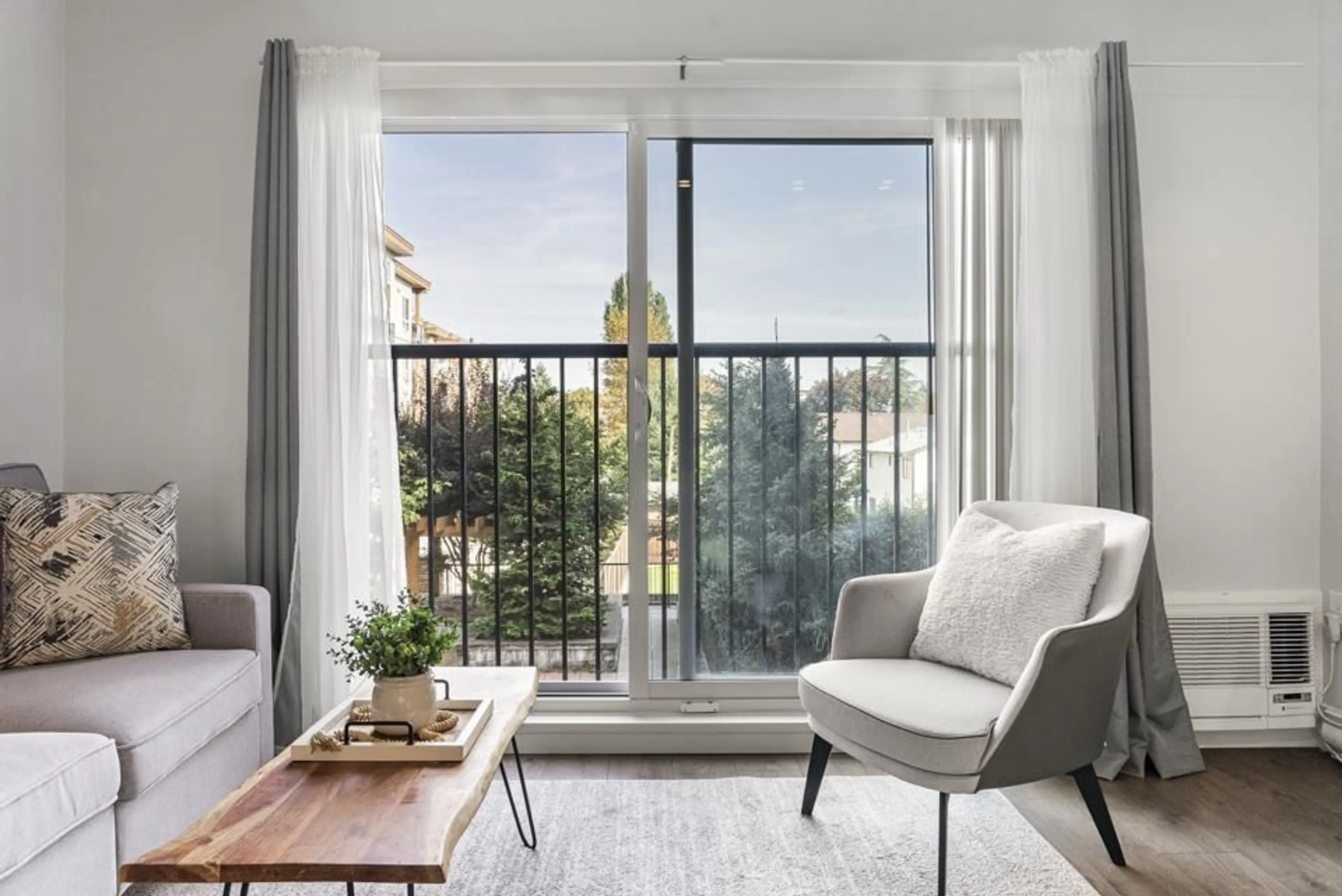 Living room with furniture, unknown for 213 - 20175 53 AVENUE, Langley British Columbia V3A0J8