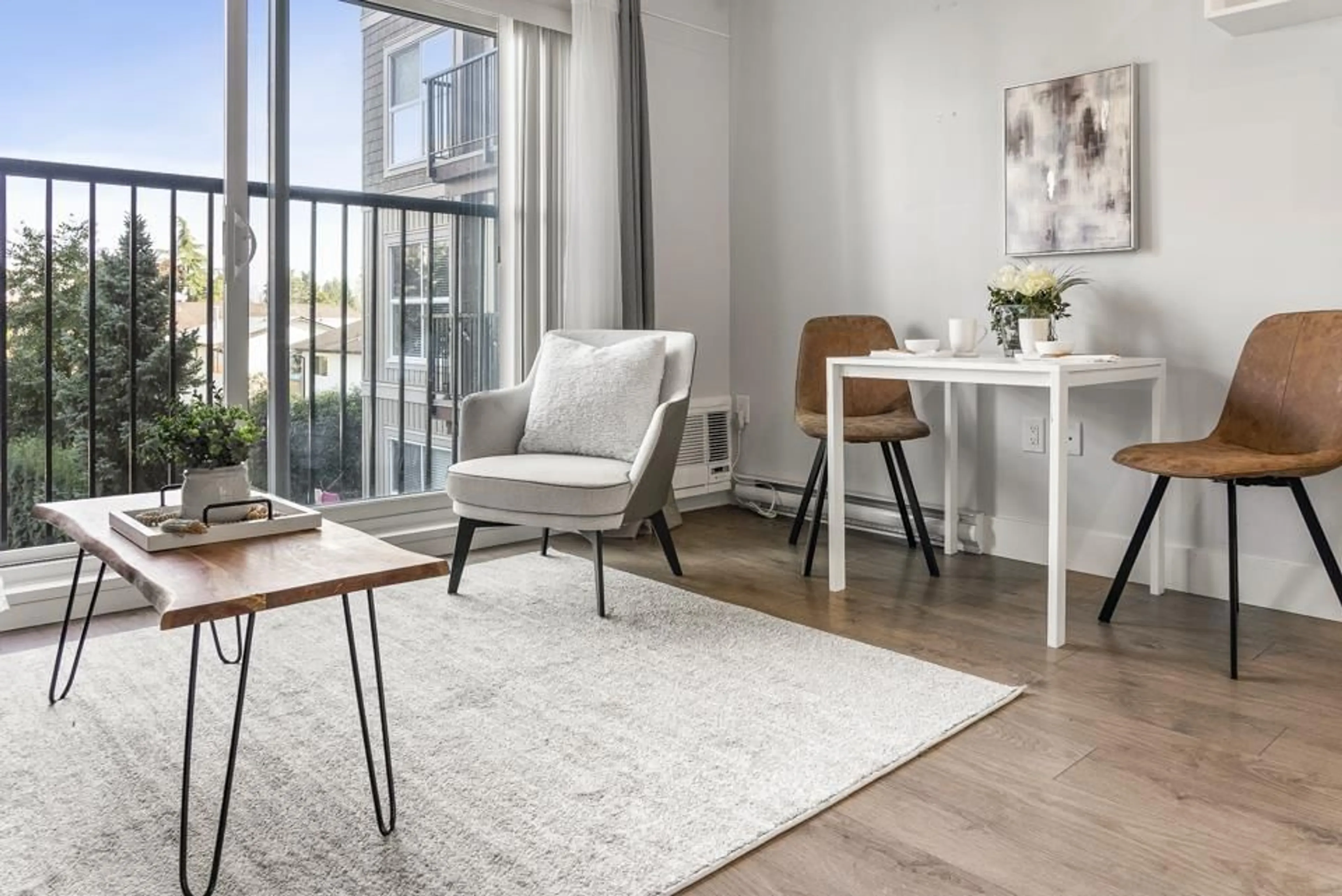 Living room with furniture, wood/laminate floor for 213 - 20175 53 AVENUE, Langley British Columbia V3A0J8