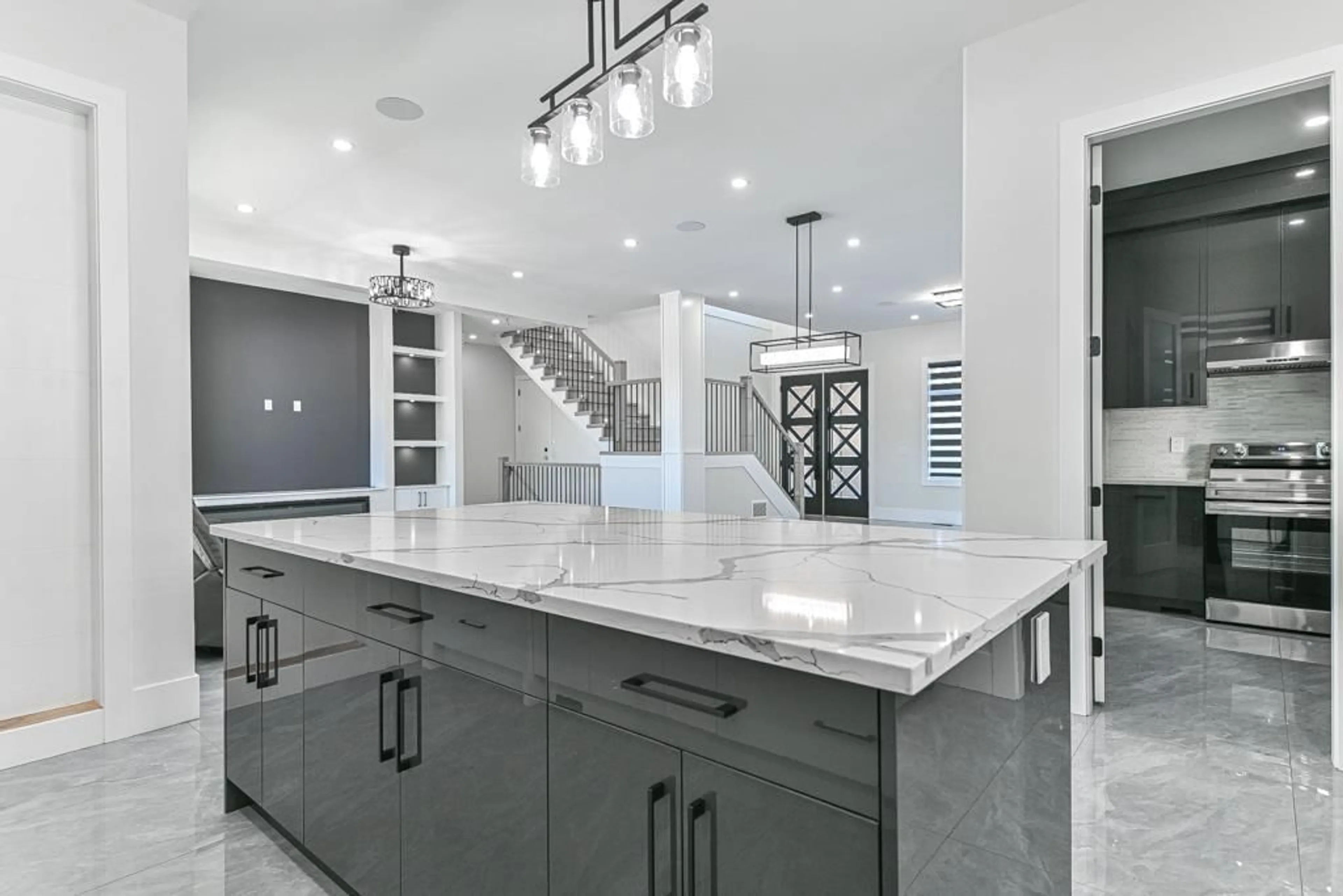 Contemporary kitchen, ceramic/tile floor for 2534 TERMINAL COURT, Abbotsford British Columbia V4X1L9