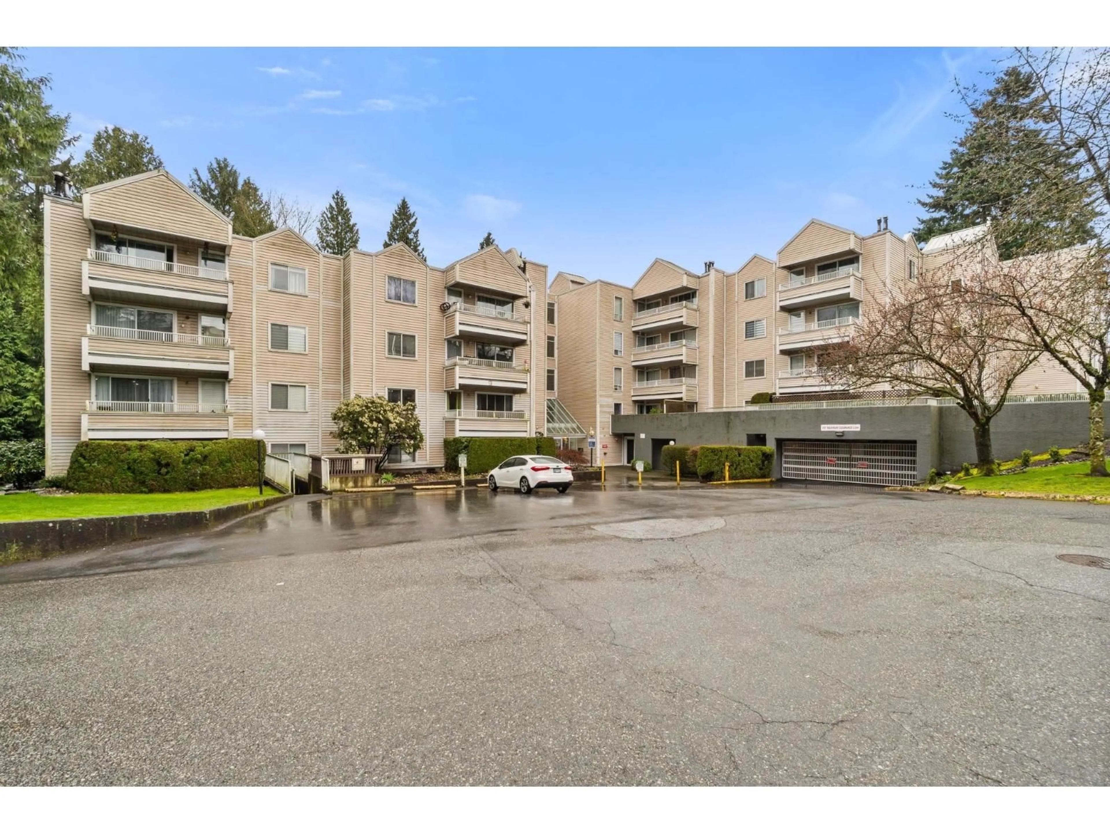 Unknown for 209 - 9644 134 STREET, Surrey British Columbia V3T5M3